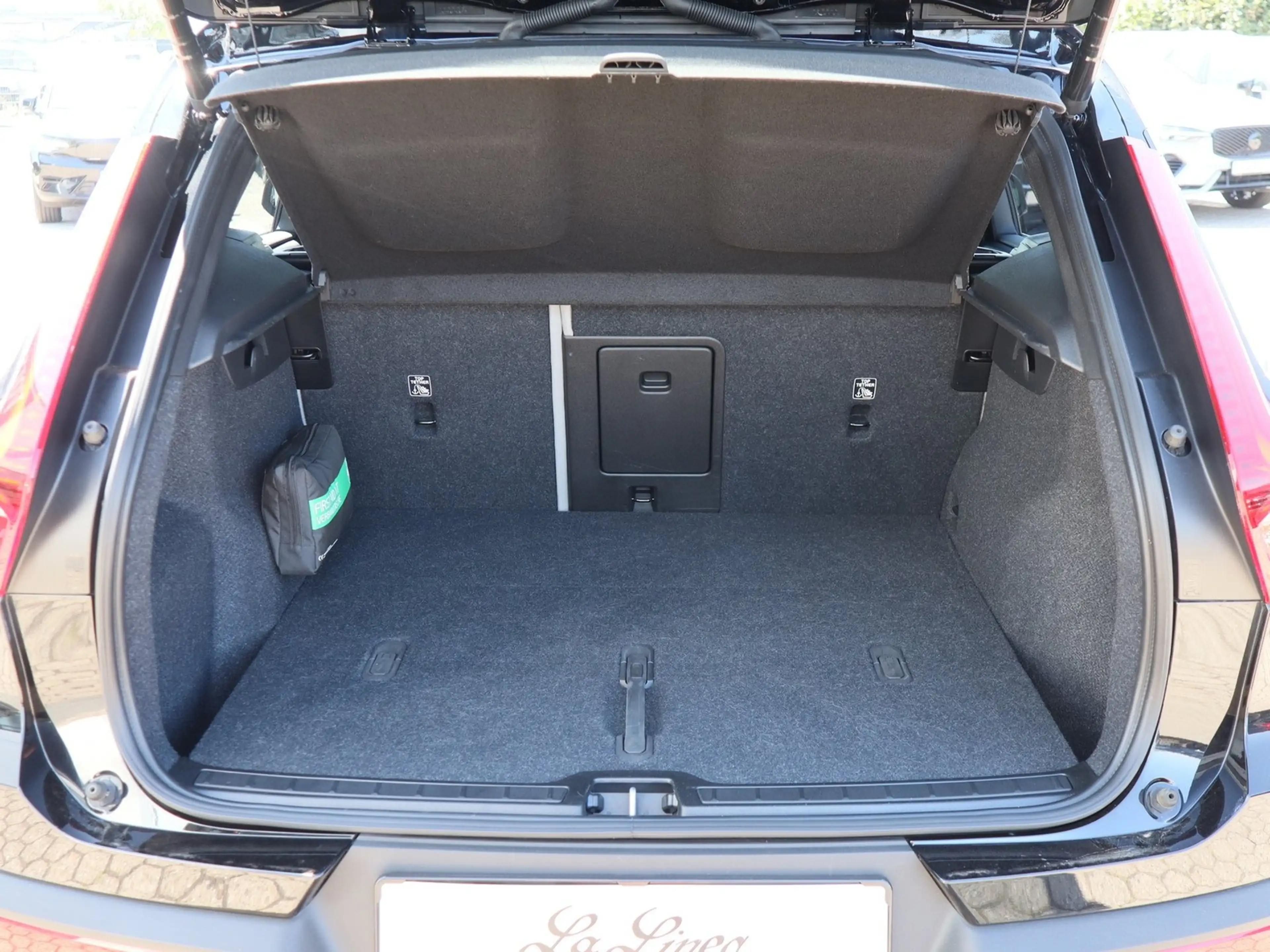 Volvo XC40 Recharge Pure Electric AWD Ultimate — photo 10