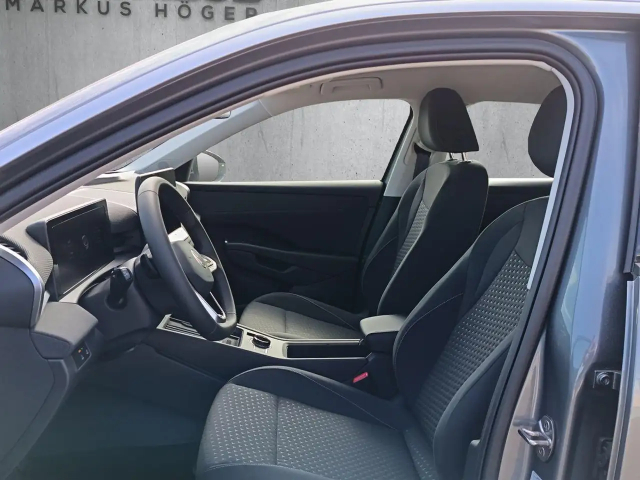 Volkswagen T-Roc 1.5 eTSI + n.Modell+AHK+KAMERA+REAR-ASSIST+NAVI-VO 9