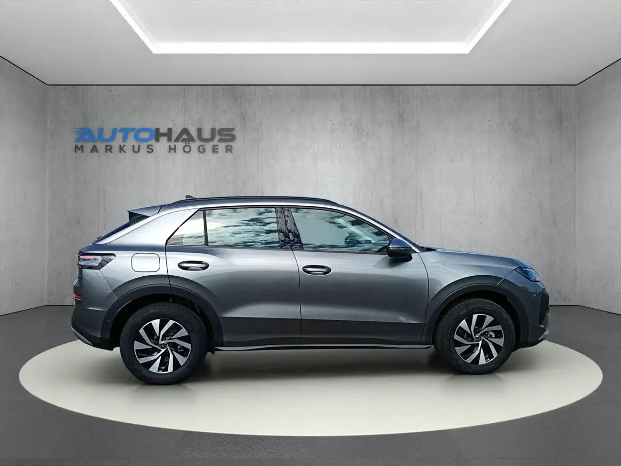 Volkswagen T-Roc 1.5 eTSI + n.Modell+AHK+KAMERA+REAR-ASSIST+NAVI-VO 6