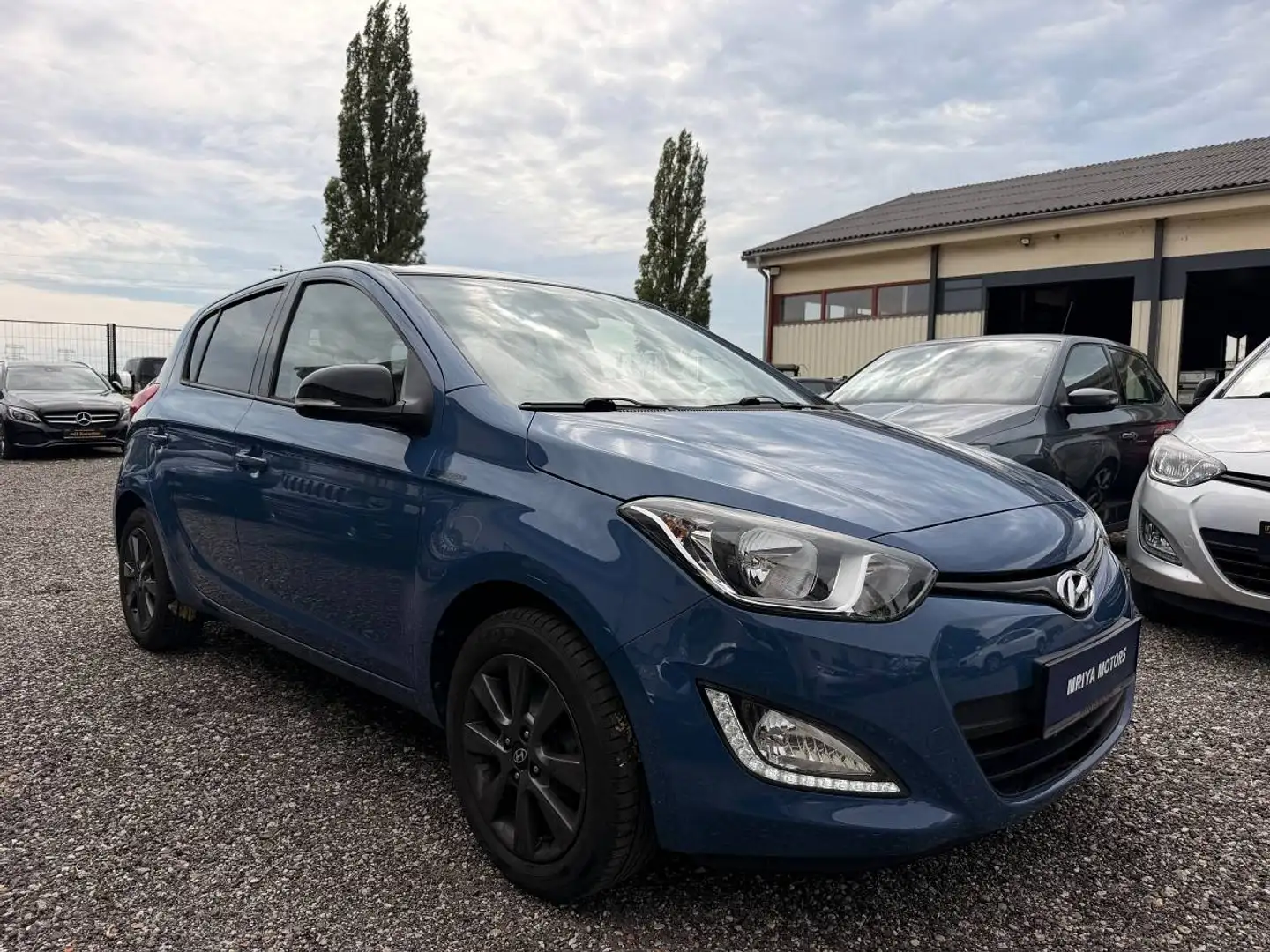 Hyundai i20 1.2 Go | Pickerl neu | 8-fach bereift | Tempomat Blau - 2