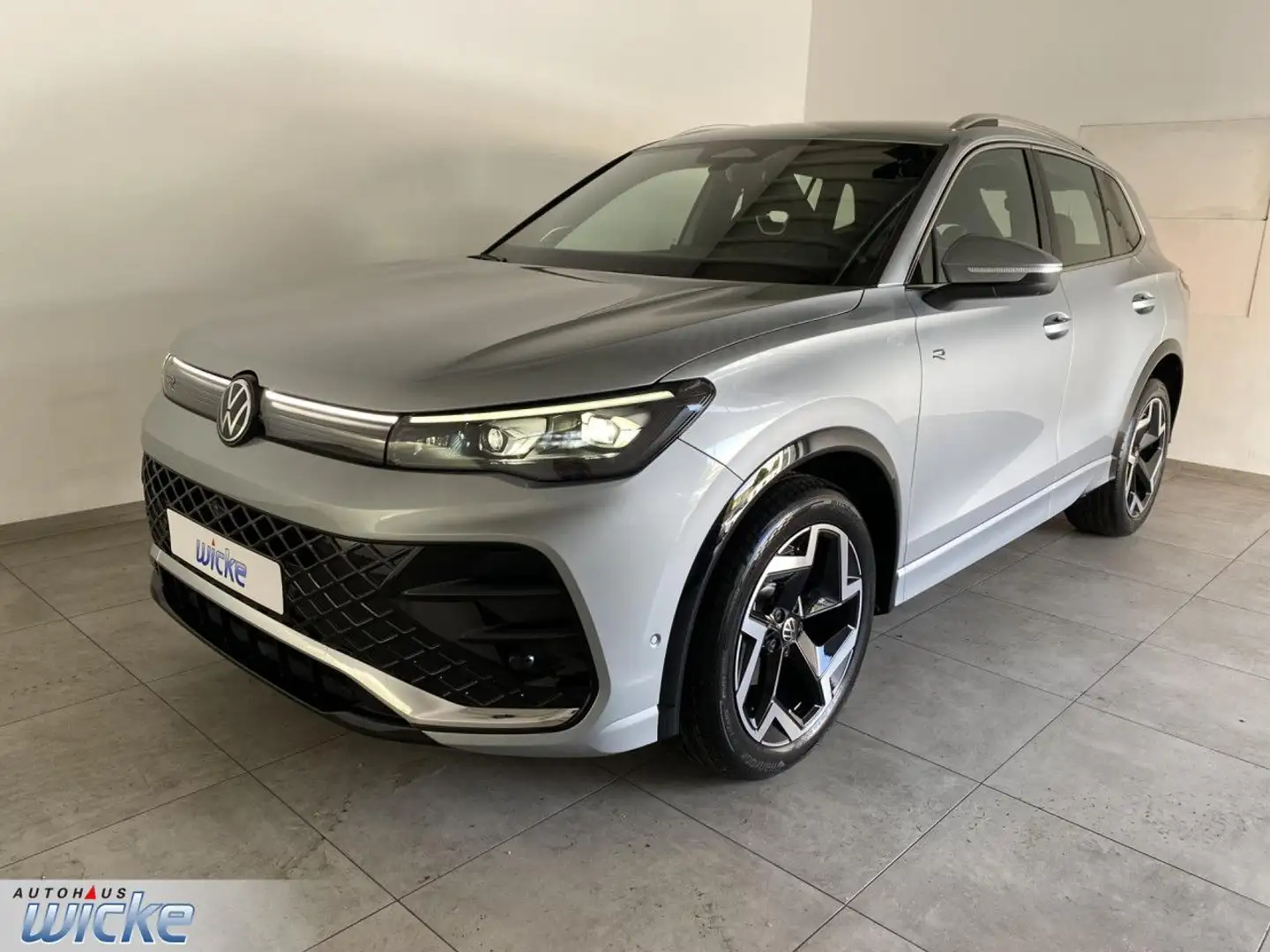 Volkswagen Tiguan 1.5 eTSI DSG R-Line NAVI KLIMA HARMAN KARDO Silber - 2