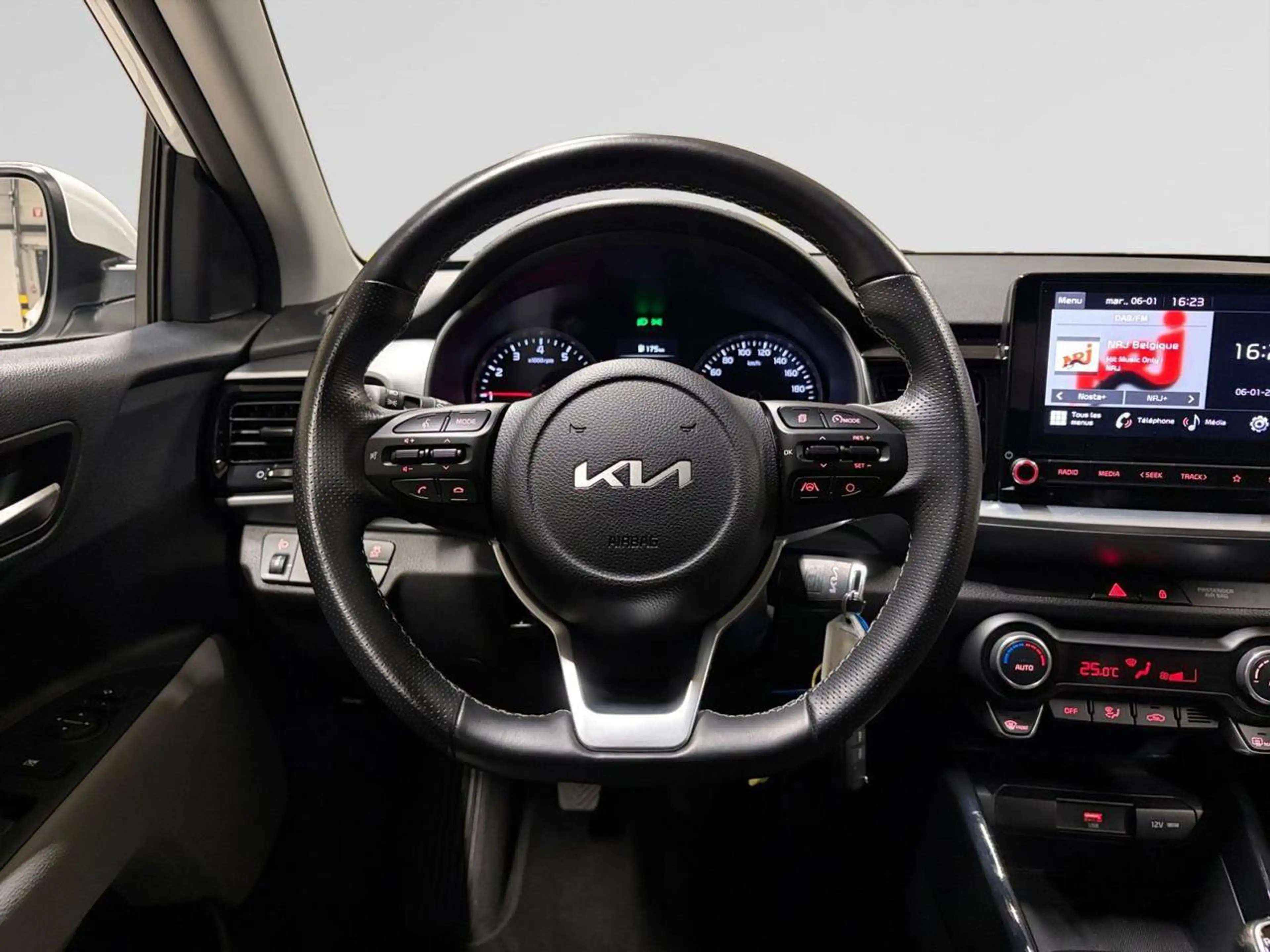 Kia Stonic INSPIRE 1.0T 100CV *DEMO*LED* — photo 9