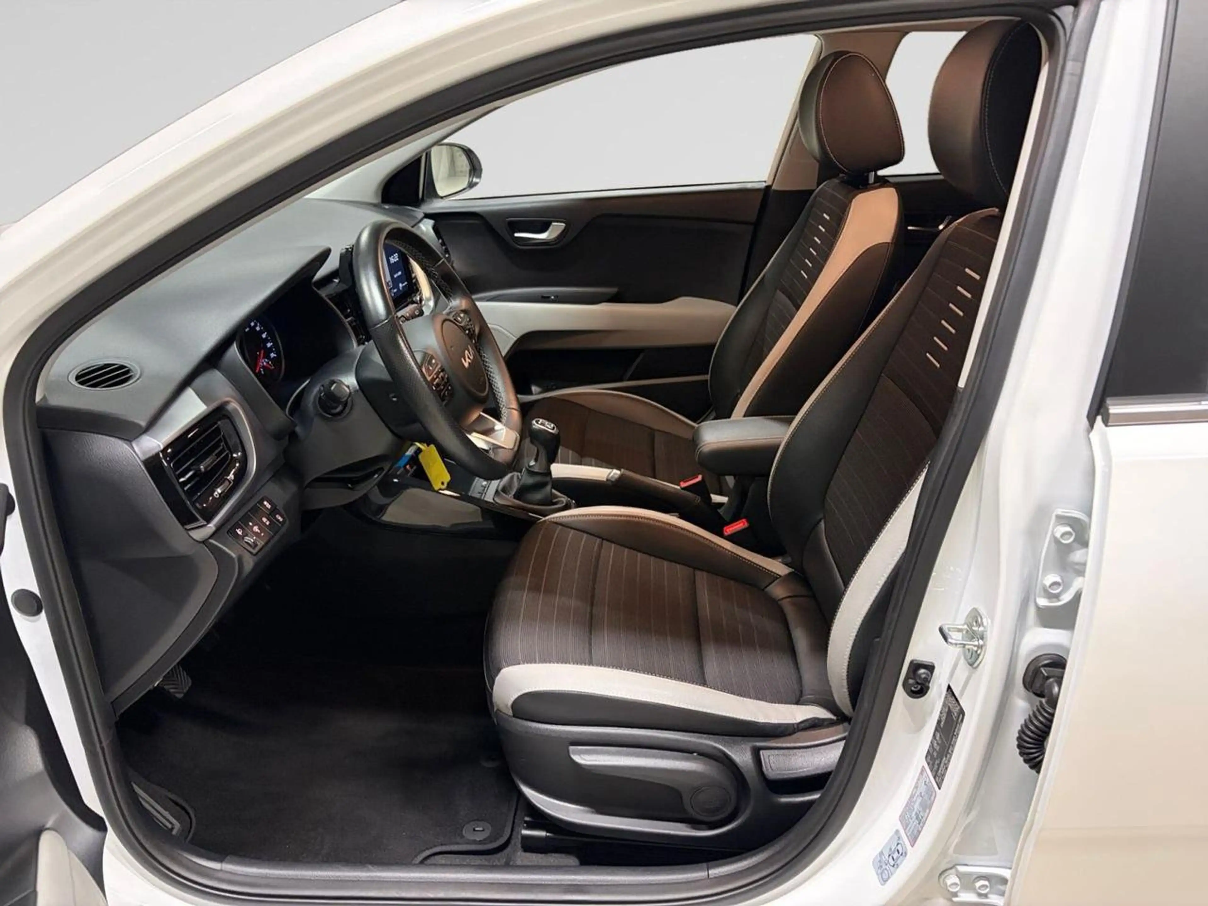 Kia Stonic INSPIRE 1.0T 100CV *DEMO*LED* — photo 5