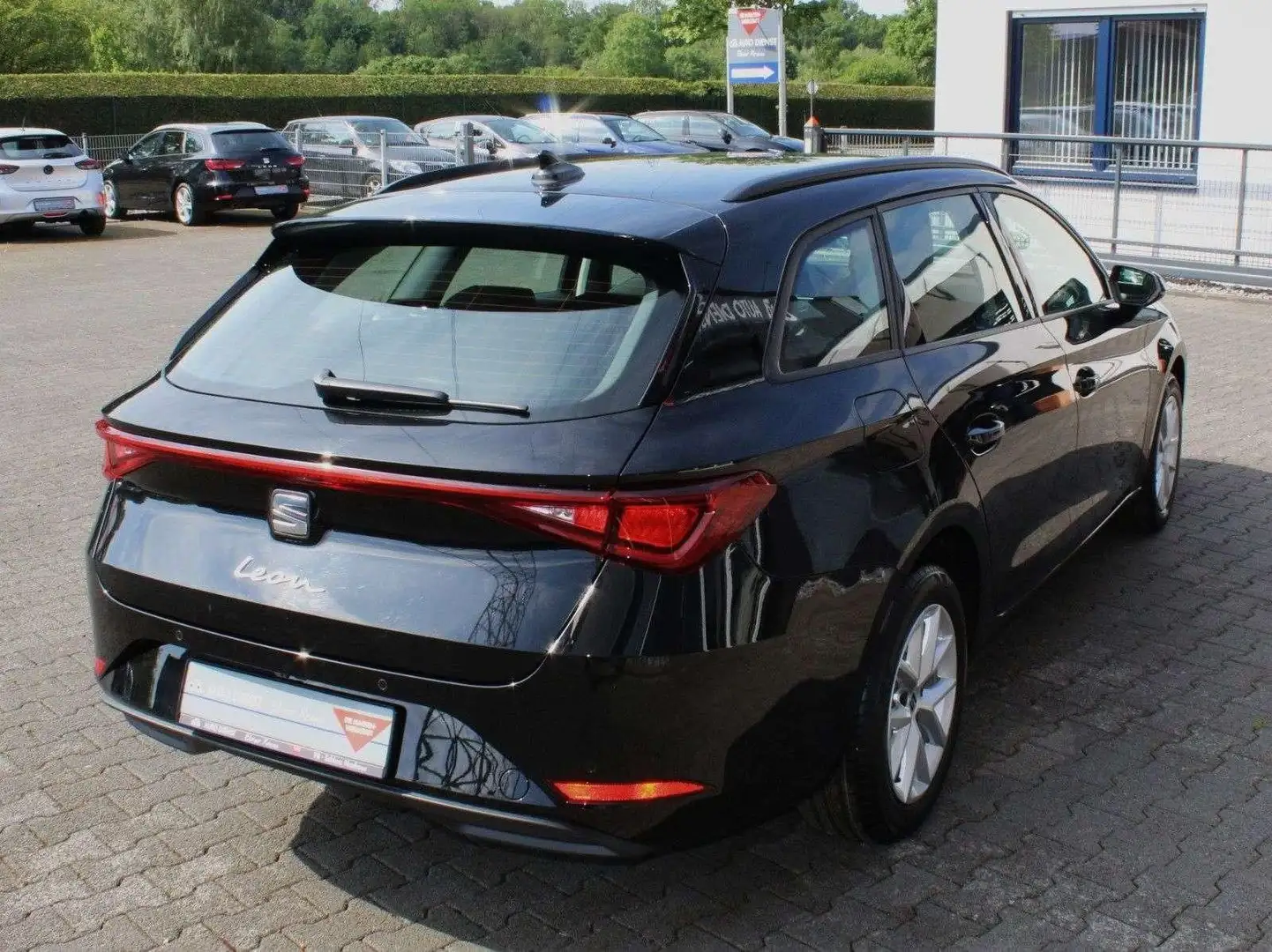 SEAT Leon Sportstourer 1.5 eTSI 110 kW, Style,DSG Fekete - 2
