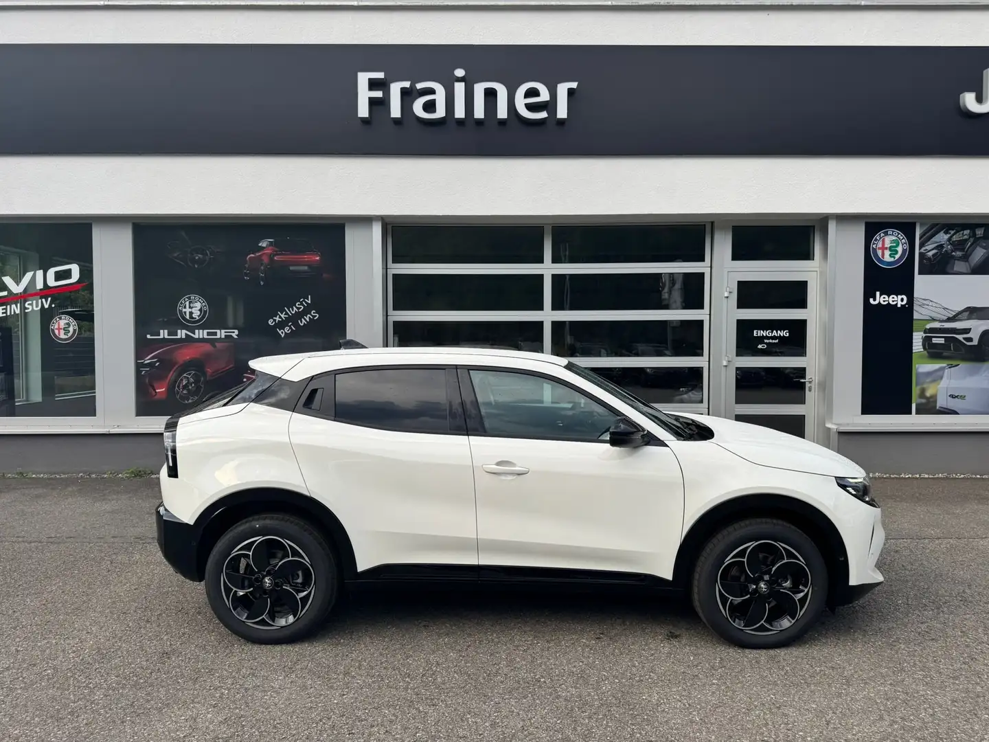 Alfa Romeo Junior Ibrida Q4 1.2 MHEV eAWD e-DCT6 145PS Q4 Weiß - 1