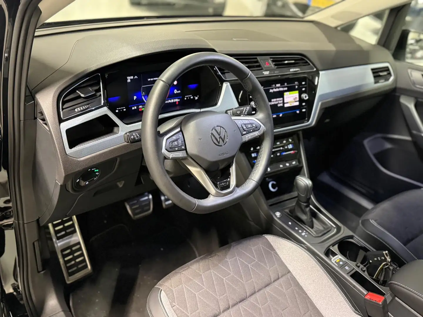 Volkswagen Touran 1.5 TSI 150PK Automaat|7P| 2025!! Schwarz - 2