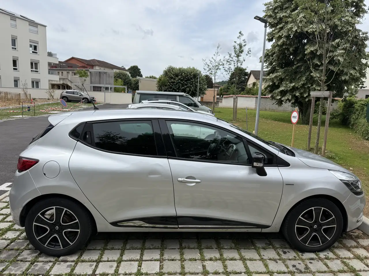 Renault Clio Citadine 3 portes — photo 2