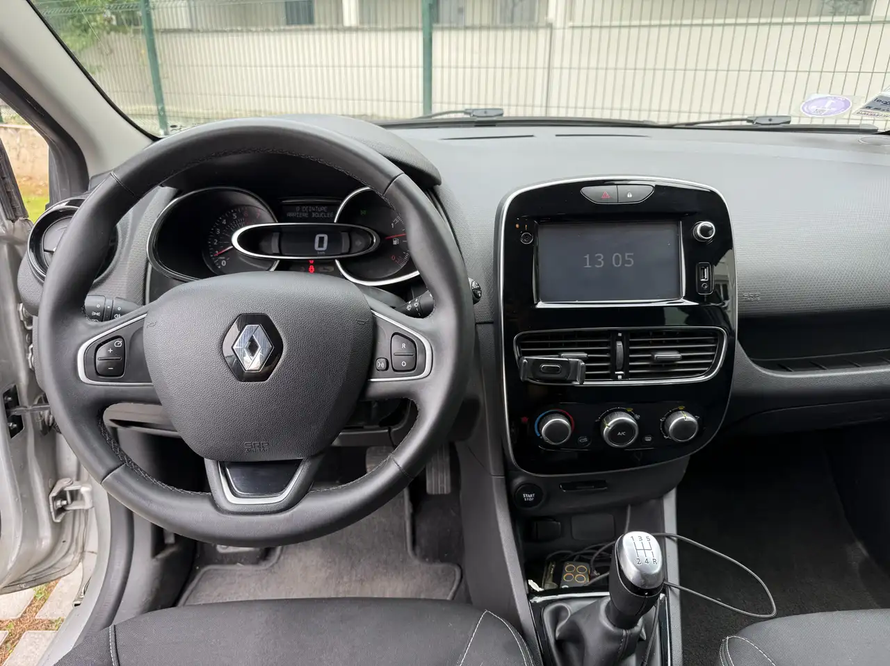 Renault Clio Citadine 3 portes — photo 8