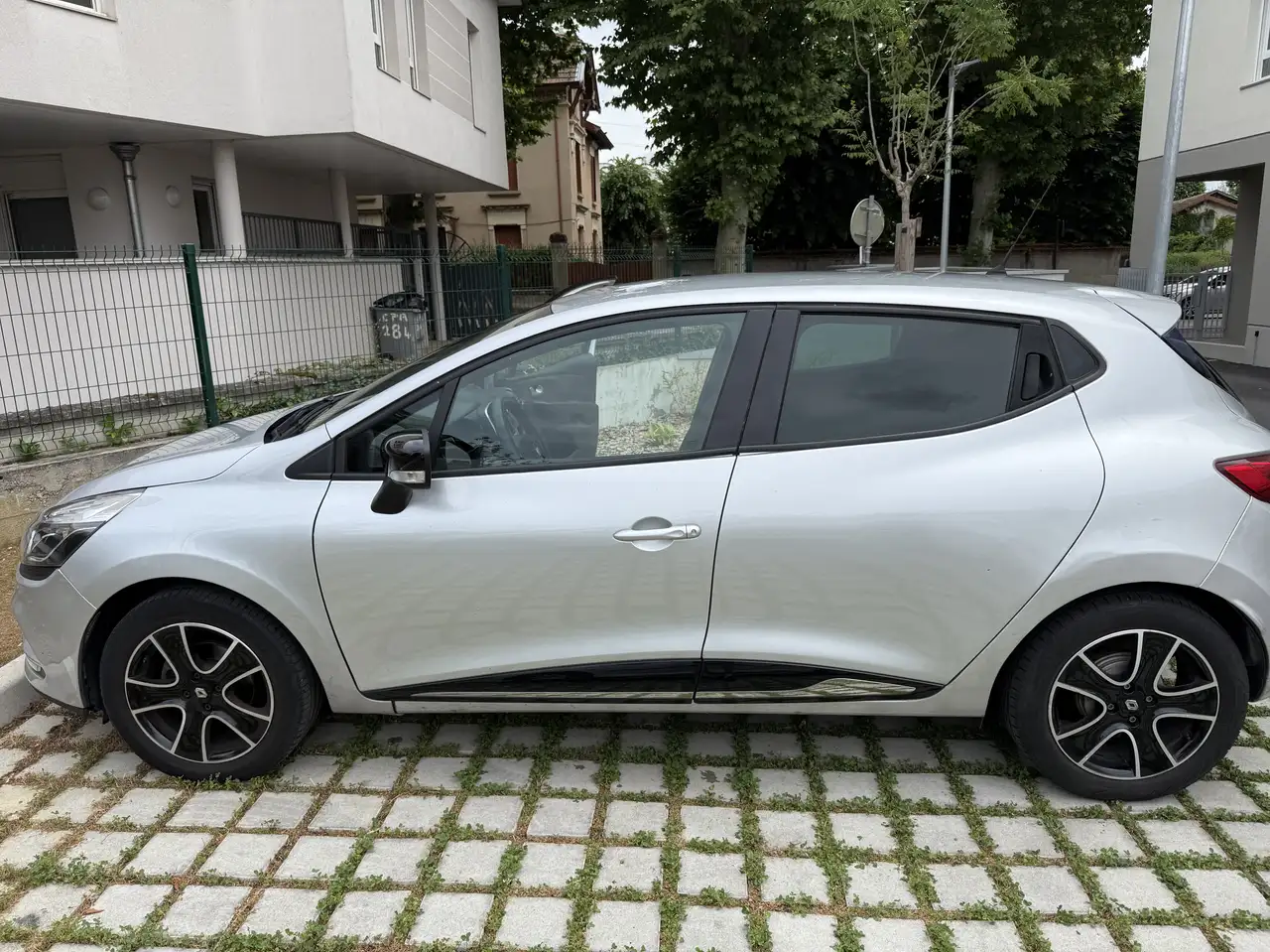 Renault Clio Citadine 3 portes — photo 3