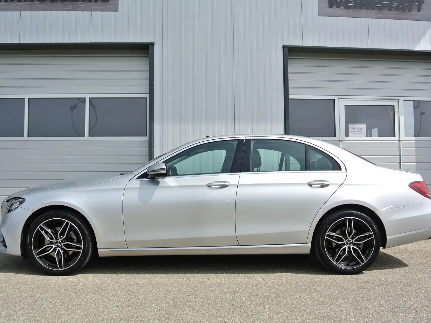 Mercedes-Benz E 200 MHEV 9G Tronic *AMG-Design*Widescreen *SD *AHK*LED Silber - 2