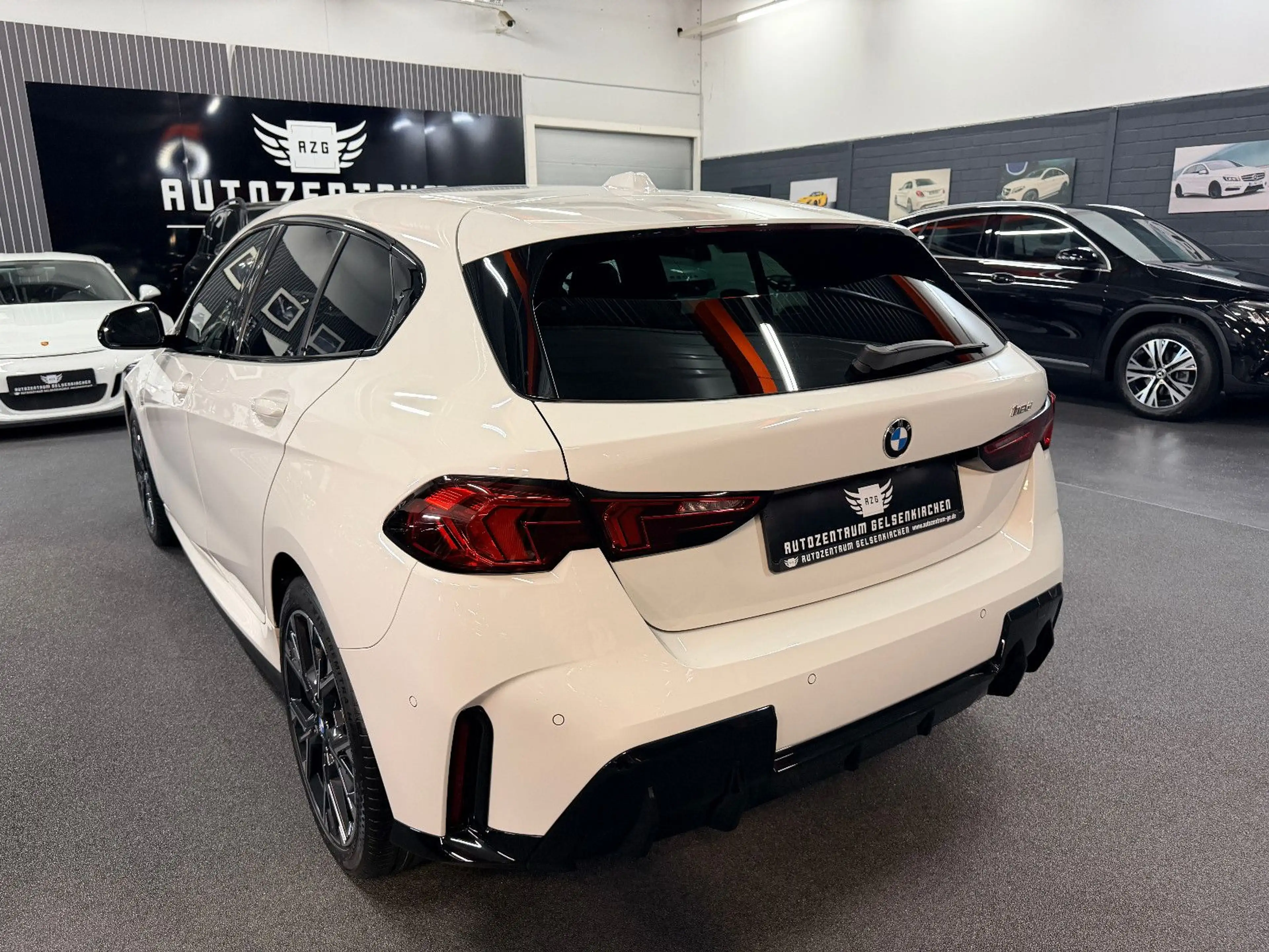 BMW 118 d M Sport ACC/LED/AHK/SHZ/KAMERA/18" — photo 9