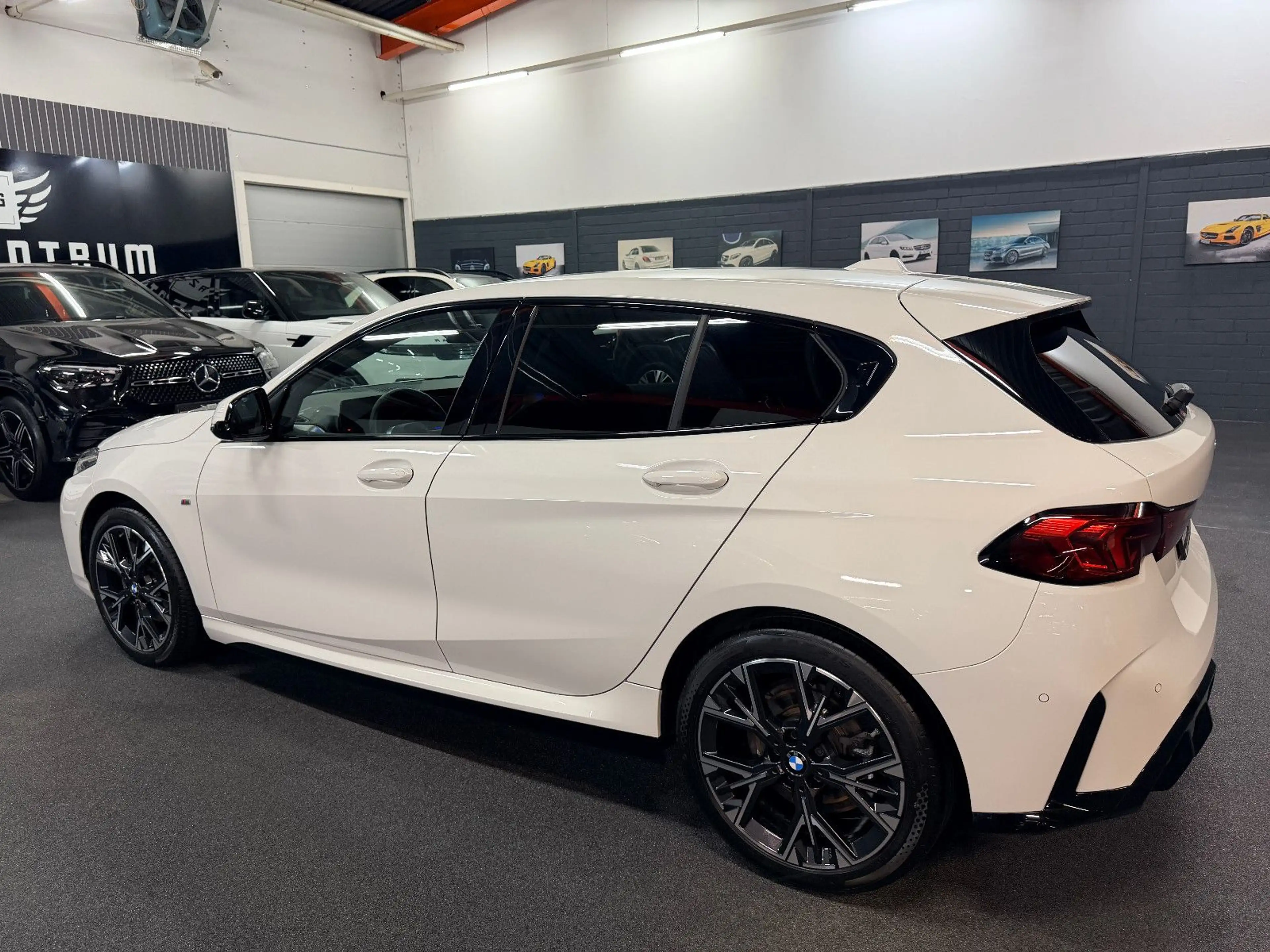 BMW 118 d M Sport ACC/LED/AHK/SHZ/KAMERA/18" — photo 8