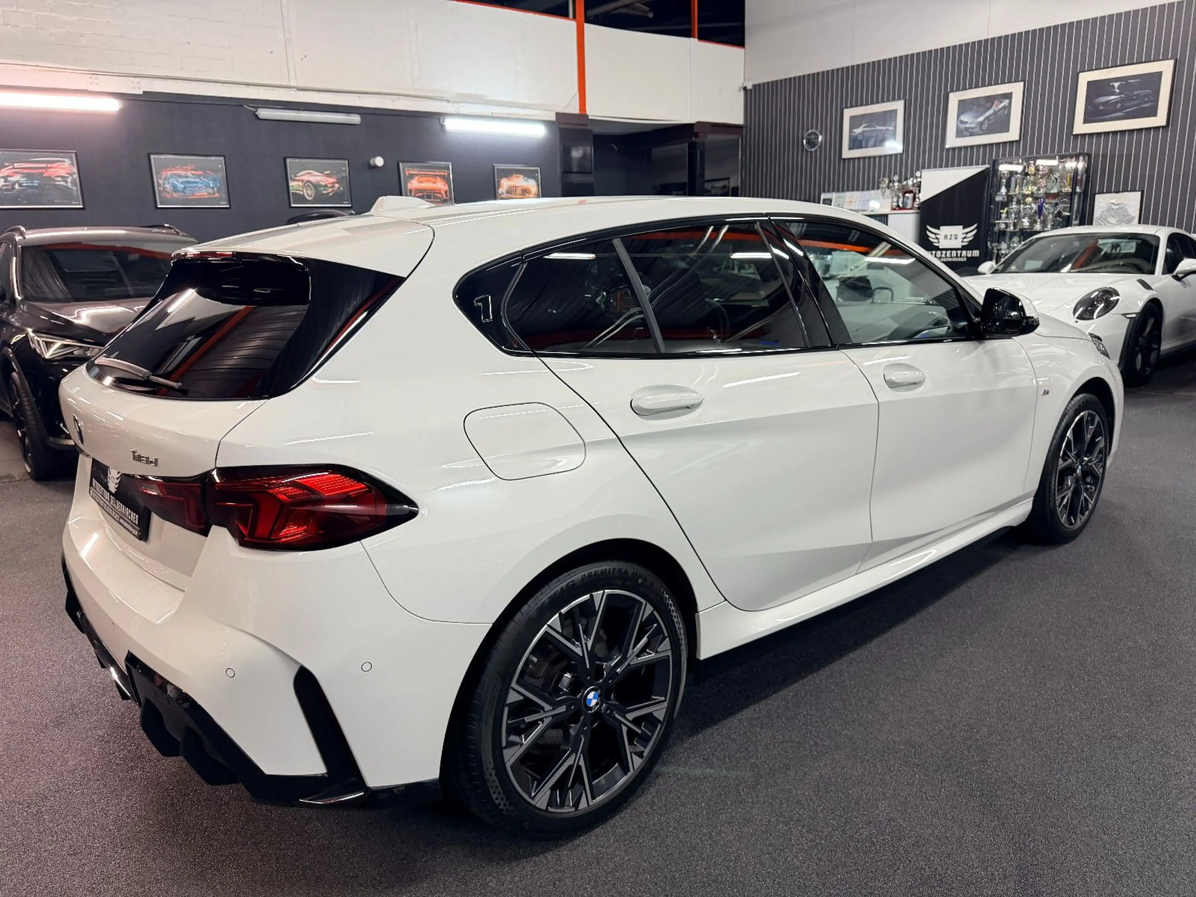 BMW 118 d M Sport ACC/LED/AHK/SHZ/KAMERA/18" — photo 11