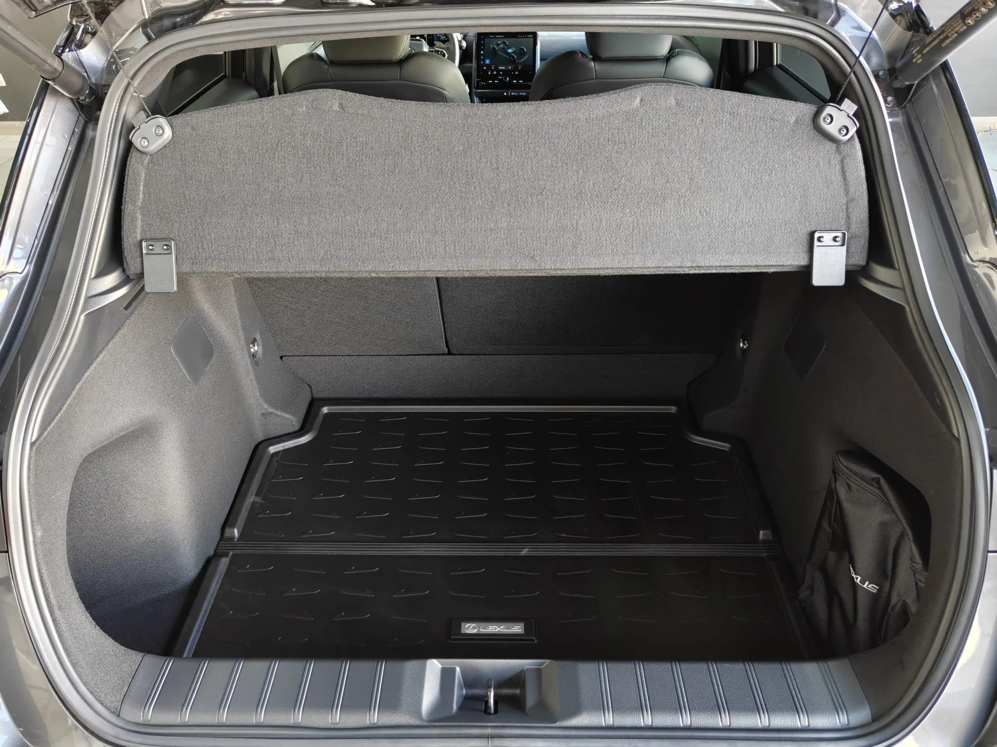 Lexus LBX LBX — photo 10