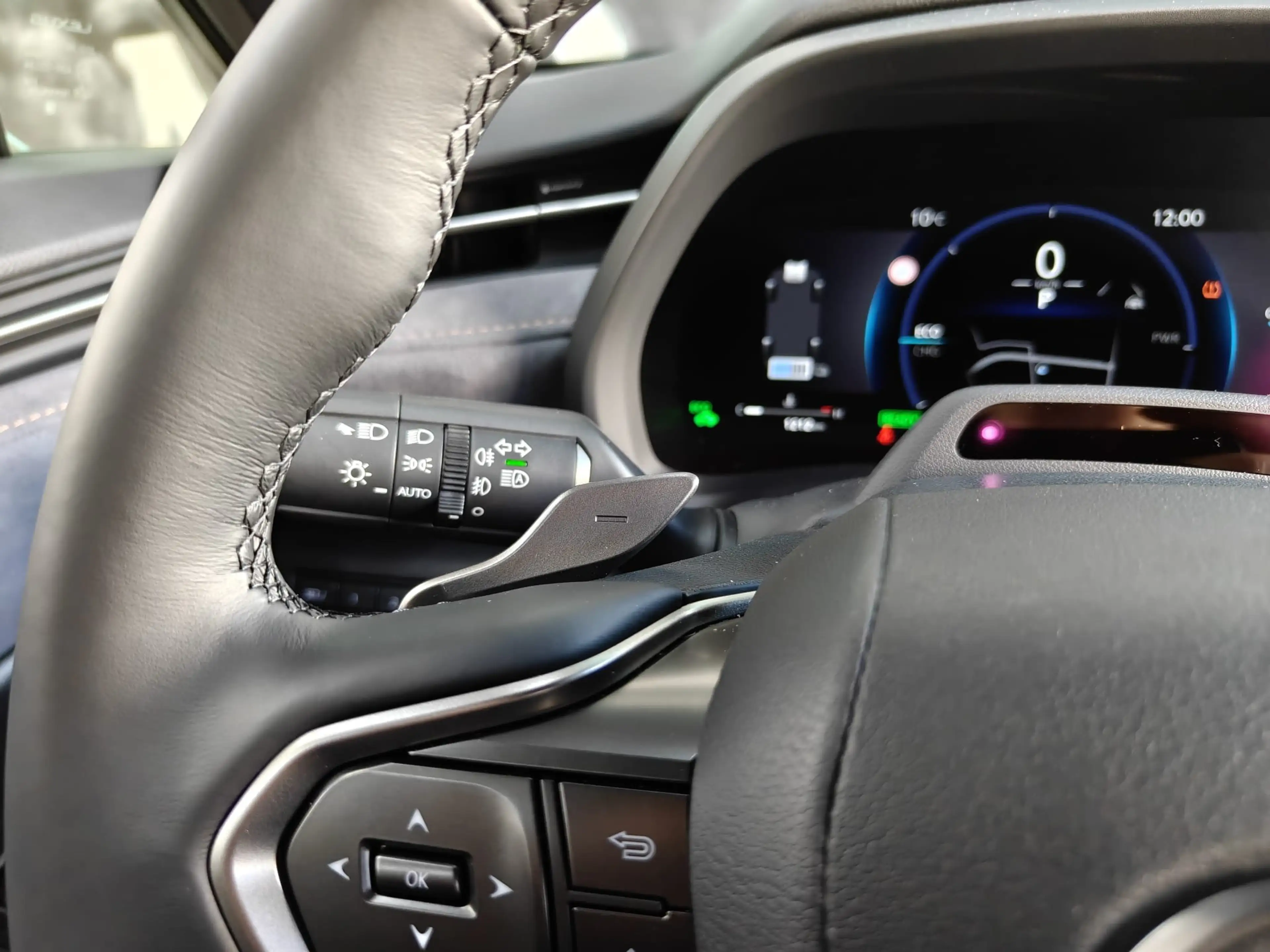 Lexus LBX LBX — photo 14