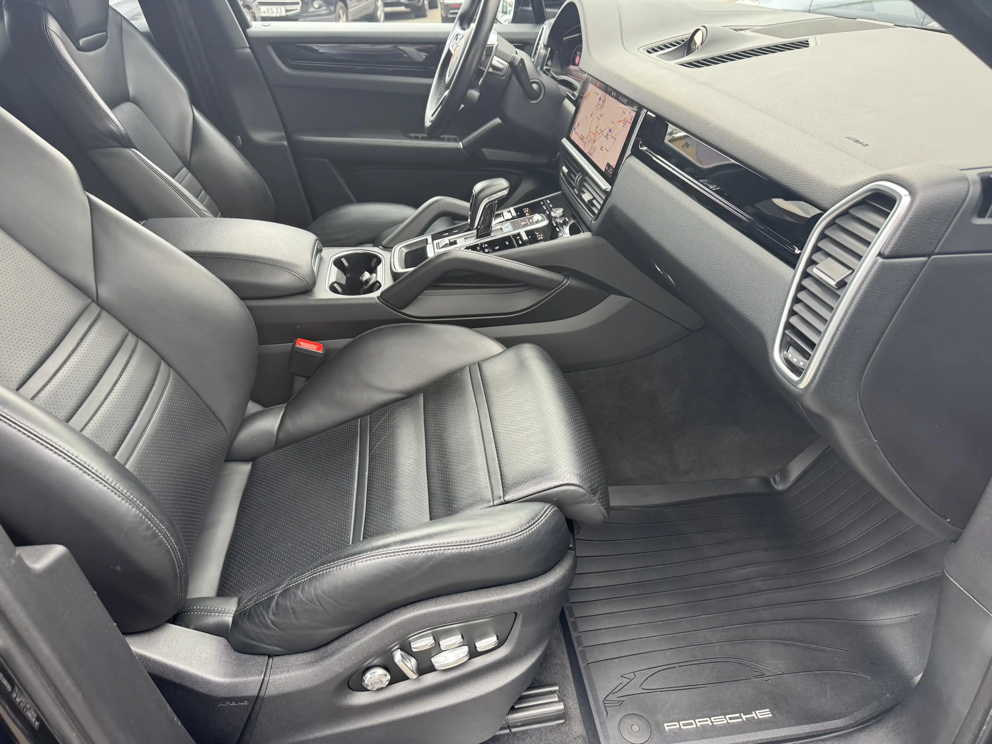 Porsche Cayenne HuD Luftf Matrix AHK Kamera 21 — photo 6