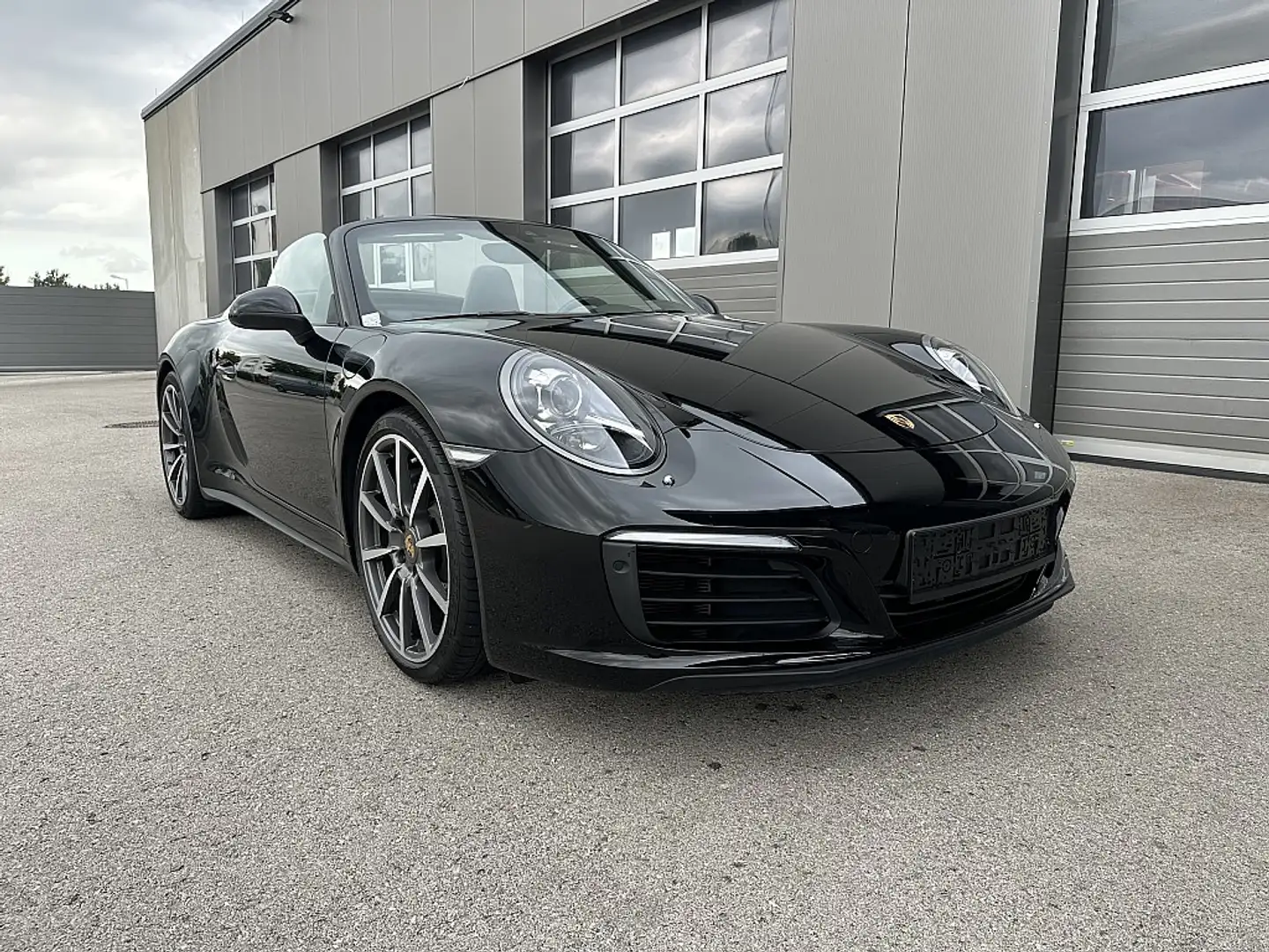 Porsche 911 Carrera 4 Cabrio PDK Schwarz - 2