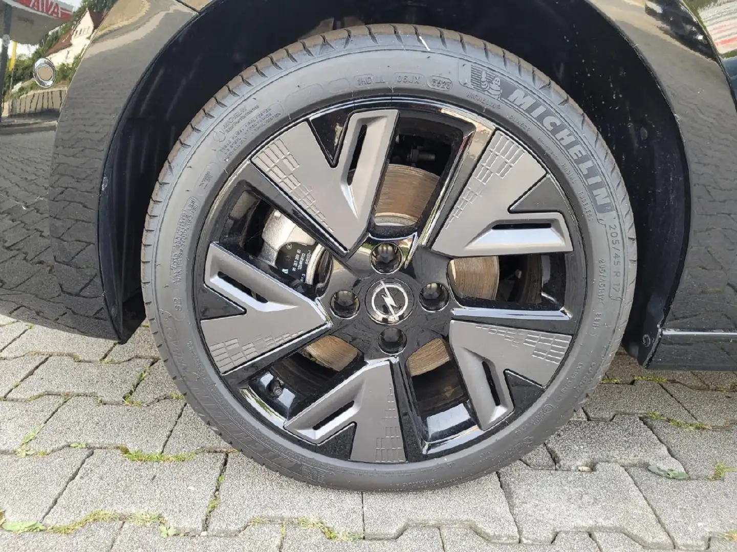 Opel Corsa-e e GS Schwarz - 2