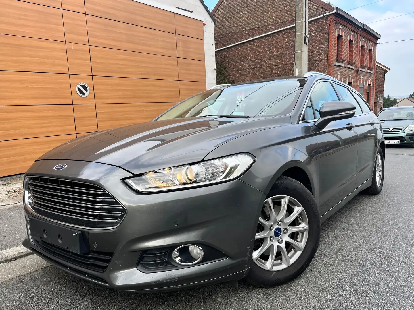 Ford Mondeo Mondeo Clipper 1.6 TDCi ECOnetic Business Edition Grijs - 1