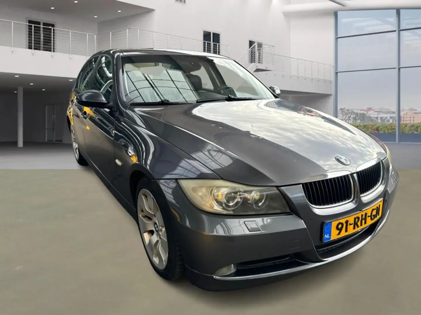 BMW 320 3-serie 320i Dynamic Executive Grijs - 2