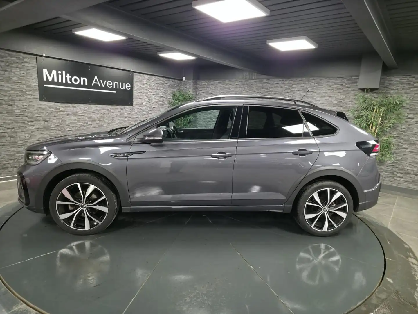 Volkswagen Taigo Taigo 1.5 TSI - 150 - BV DSG 7 R-Line Серый - 2