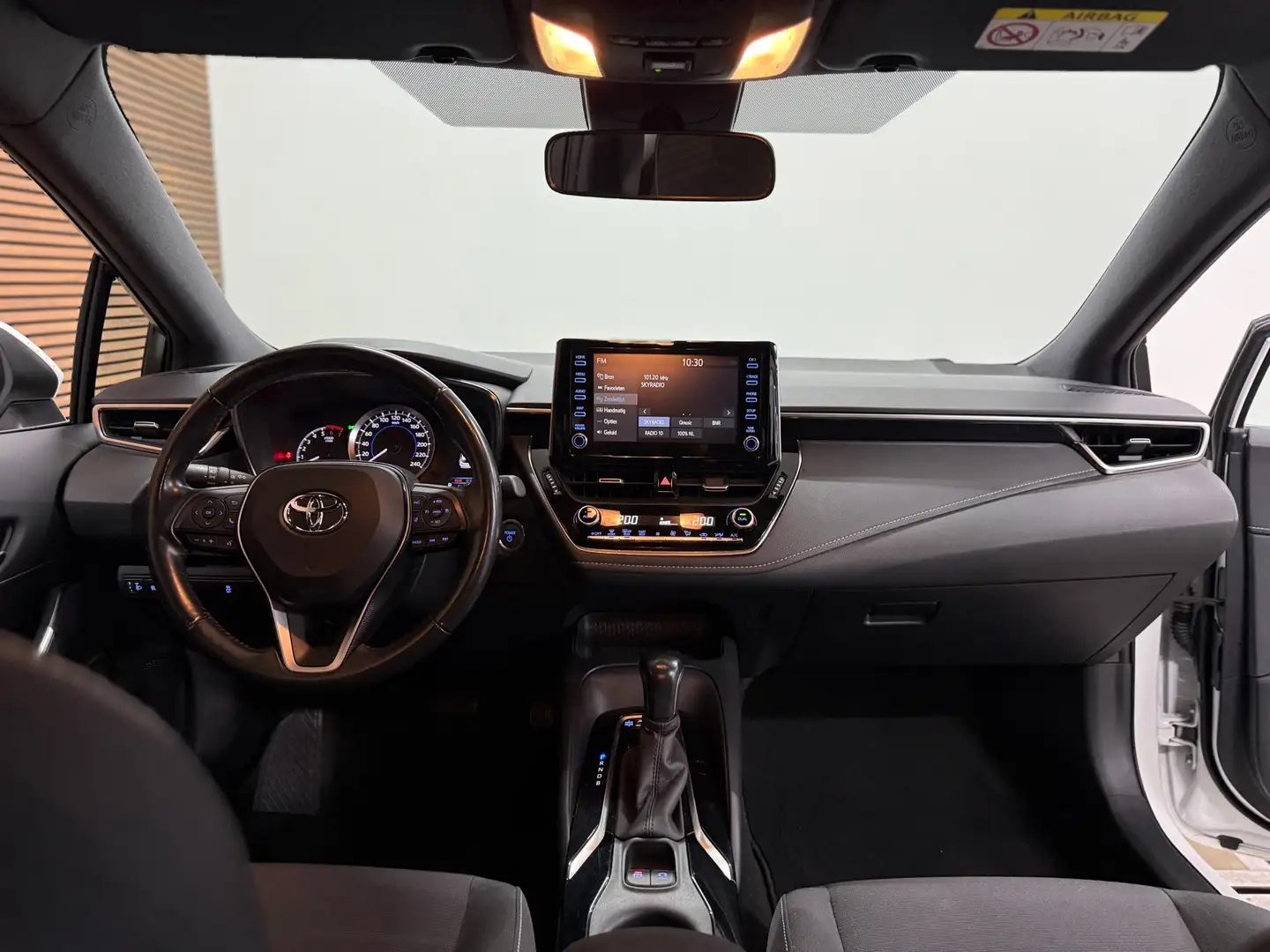 Toyota Corolla Touring Sports 1.8 Hybrid Active | Trekhaak | Came Blanc - 2