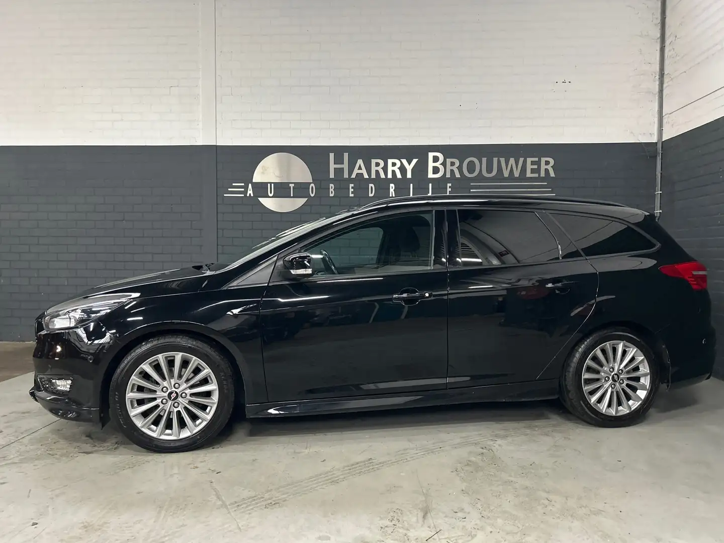 Ford Focus Wagon ST-Line, 1e eigenaar, Nieuwe motor en koppel Zwart - 2