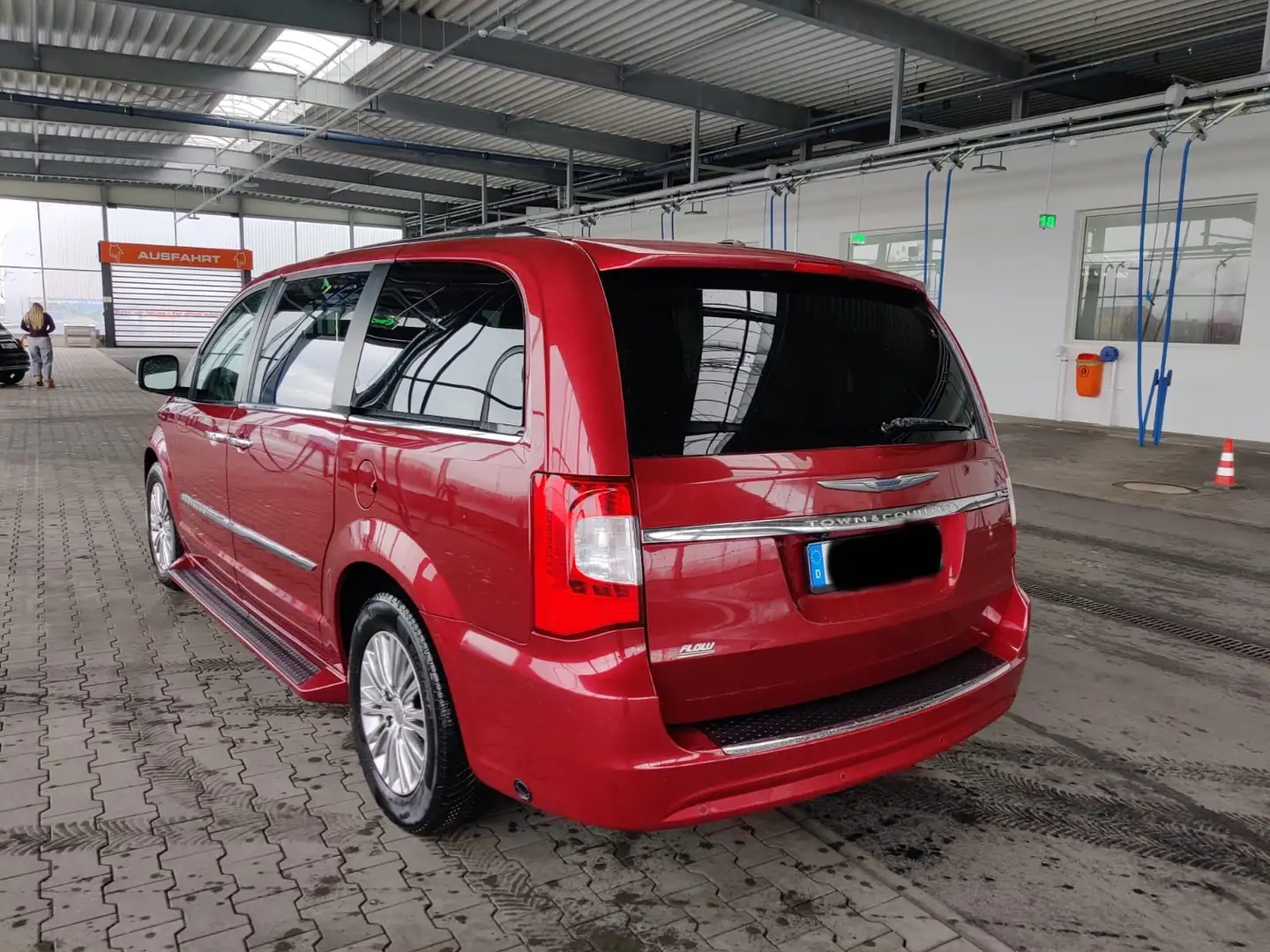 Chrysler Town & Country Touring L Piros - 2