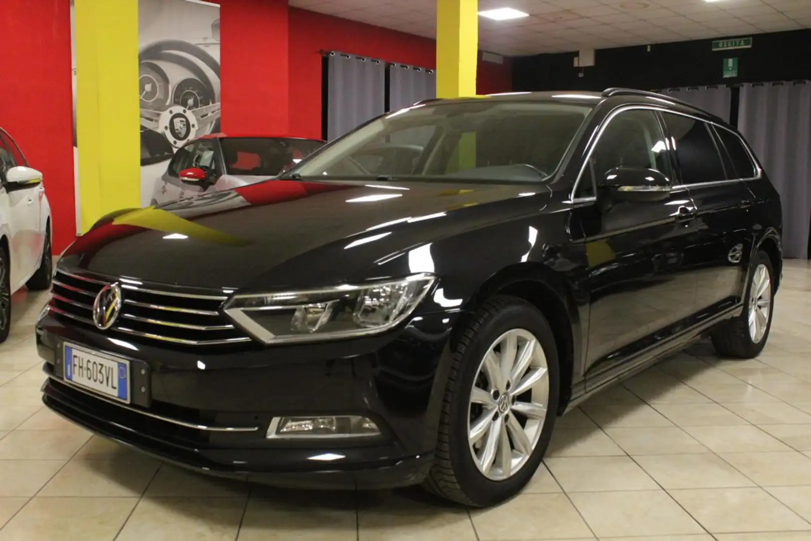 Volkswagen Passat Variant 2.0 TDI DSG Highline UNIPROPRIETARIO !!! Zwart - 1