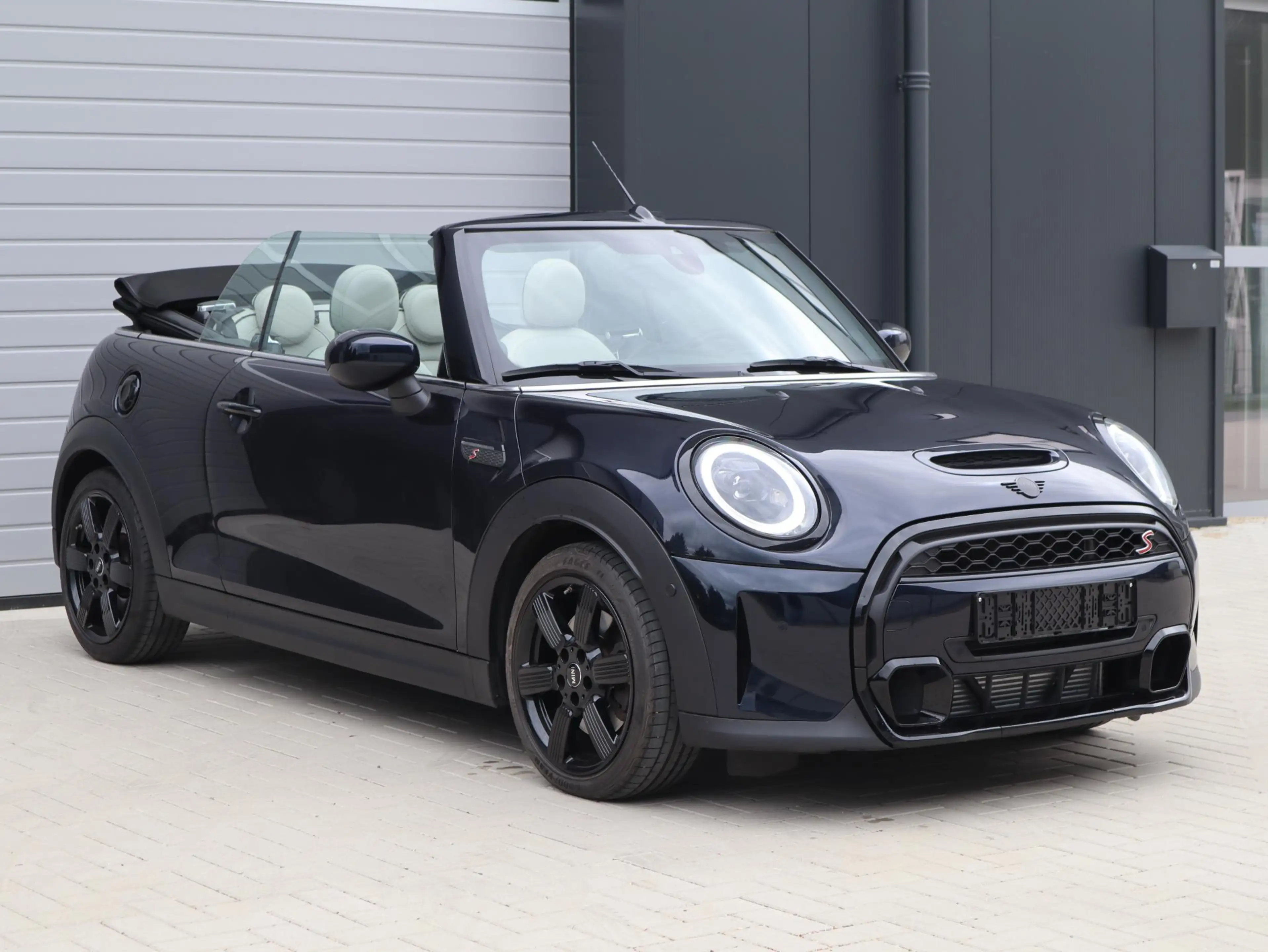 MINI Cooper S Cabrio | H/K | 17inch | Active Cruise | Leer! — photo 7