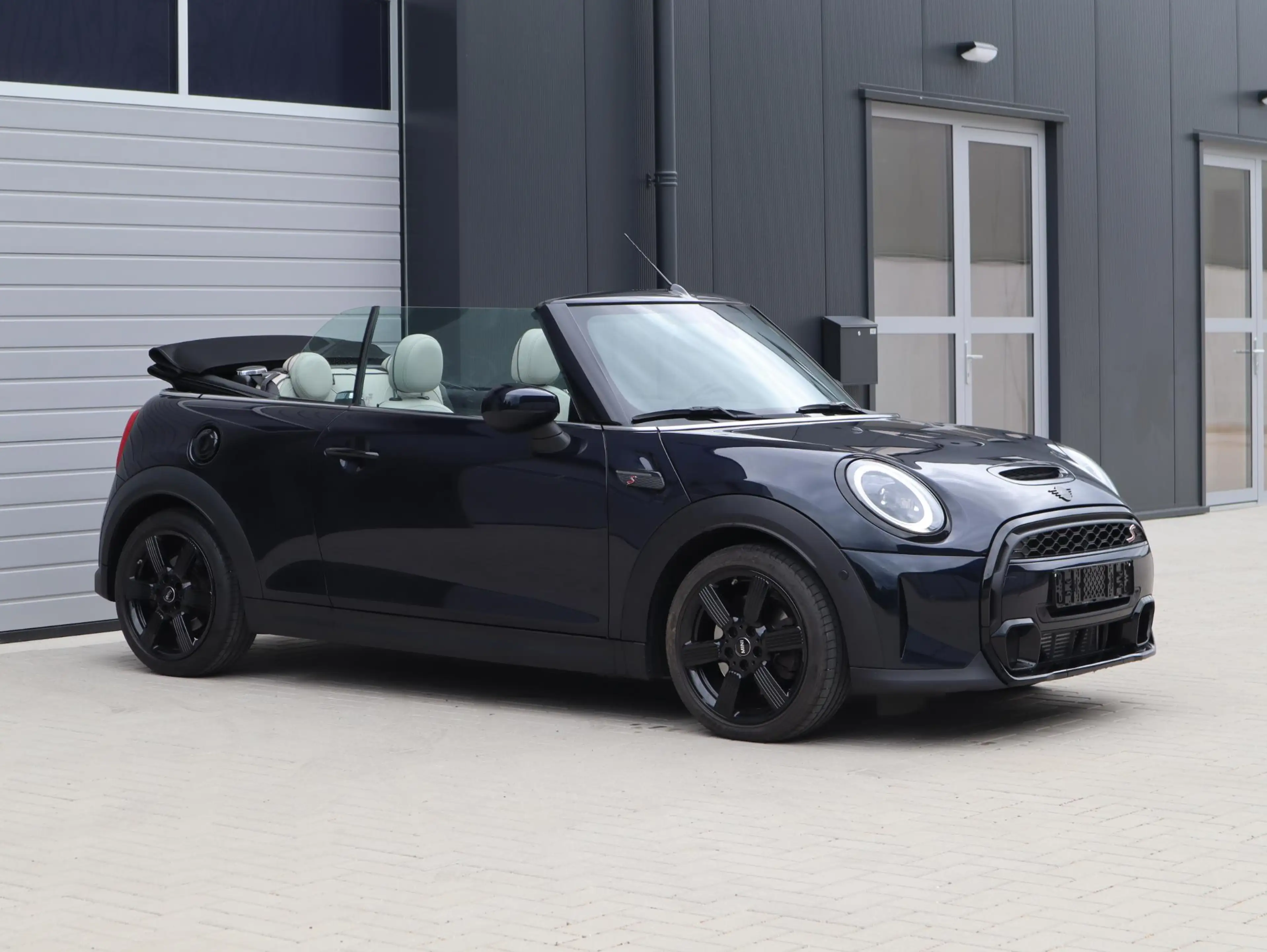 MINI Cooper S Cabrio | H/K | 17inch | Active Cruise | Leer! — photo 3