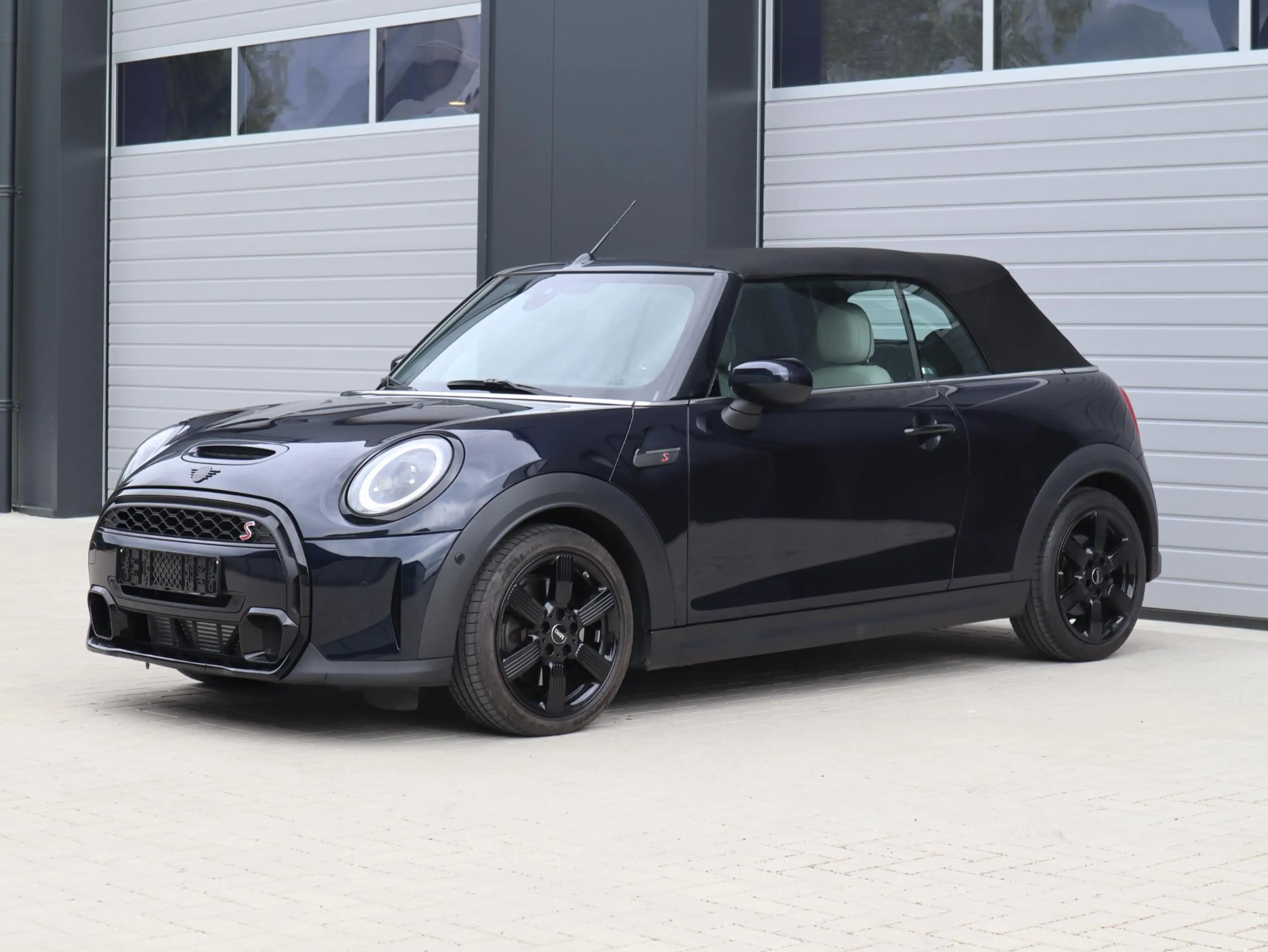 MINI Cooper S Cabrio | H/K | 17inch | Active Cruise | Leer! — photo 2