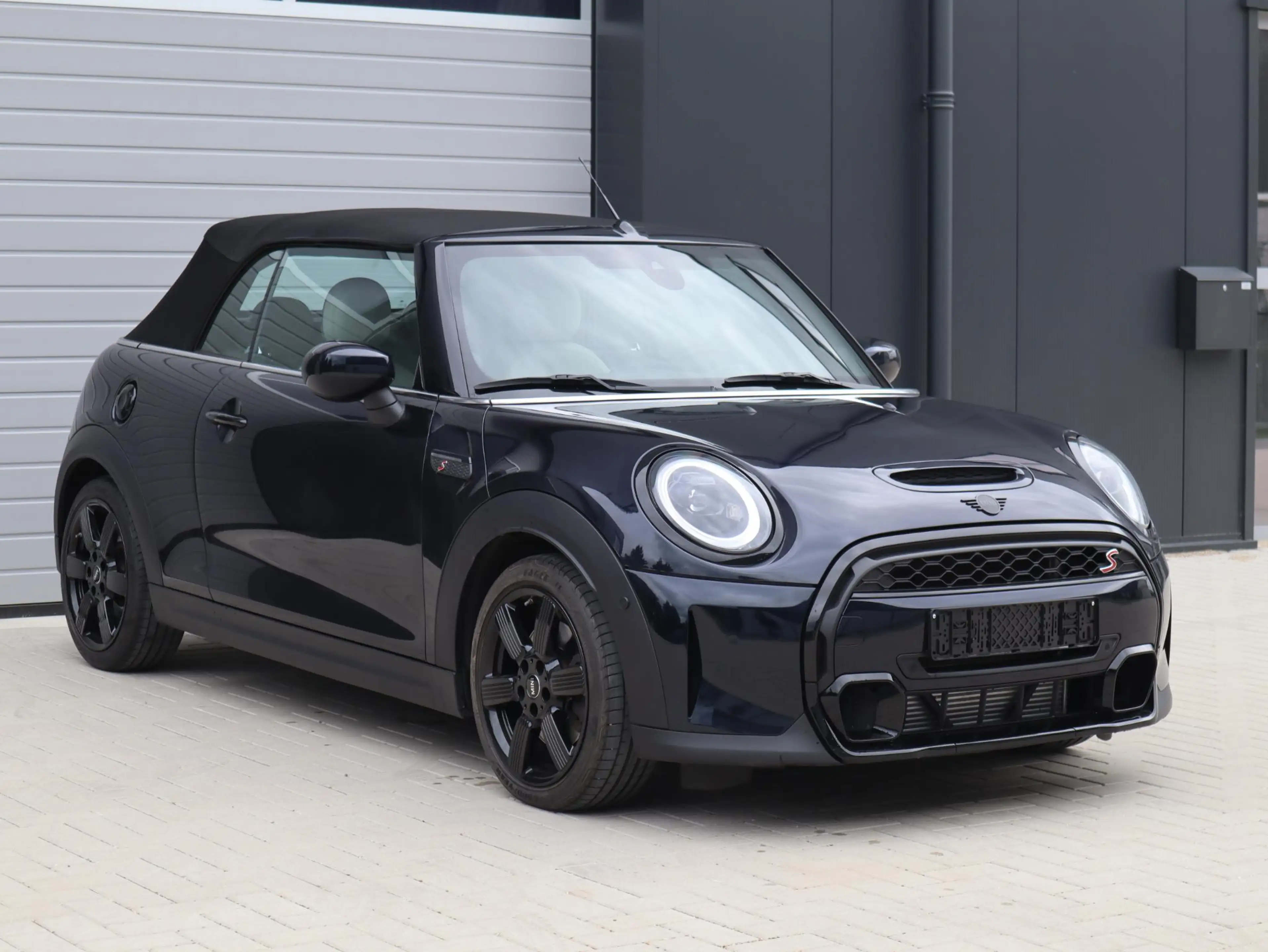 MINI Cooper S Cabrio | H/K | 17inch | Active Cruise | Leer! — photo 8