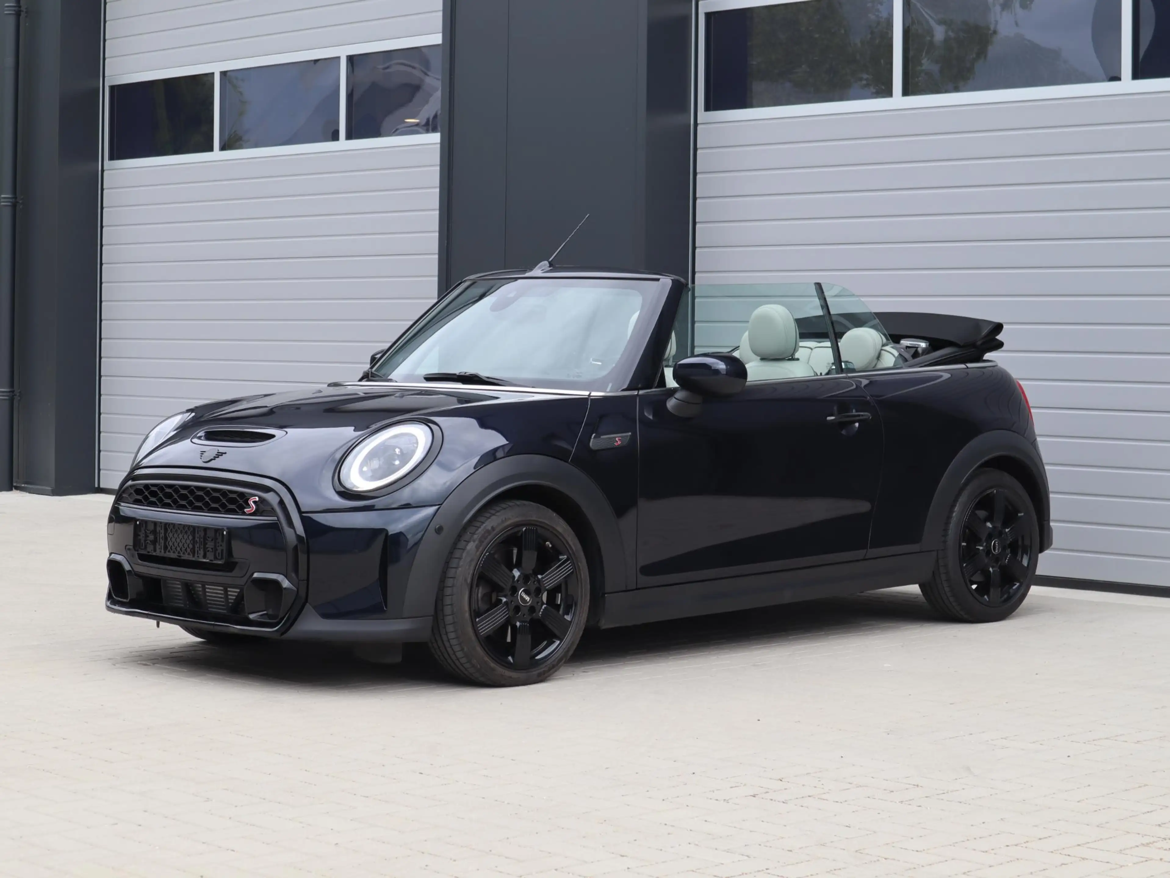 MINI Cooper S Cabrio | H/K | 17inch | Active Cruise | Leer!