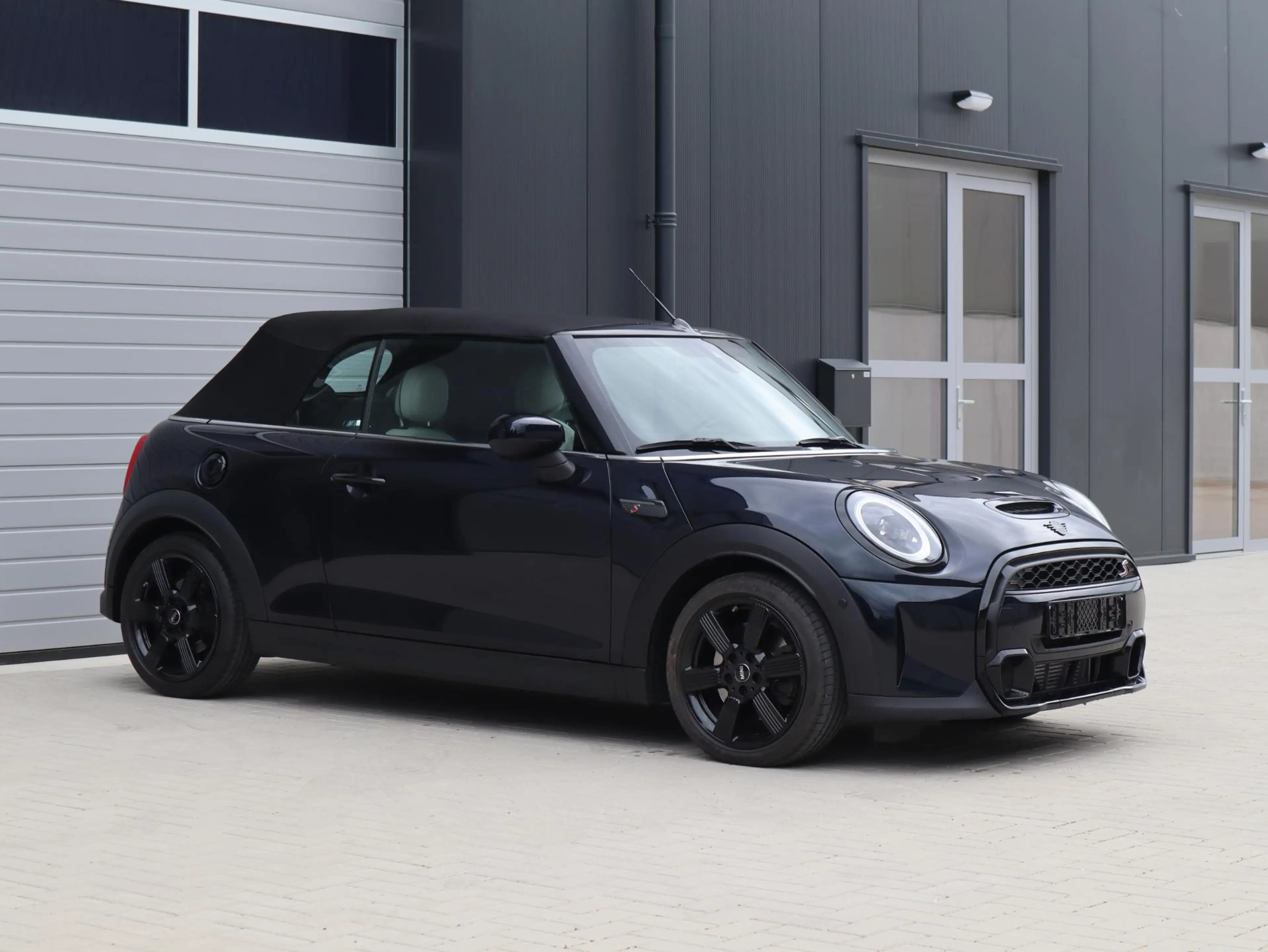 MINI Cooper S Cabrio | H/K | 17inch | Active Cruise | Leer! — photo 4