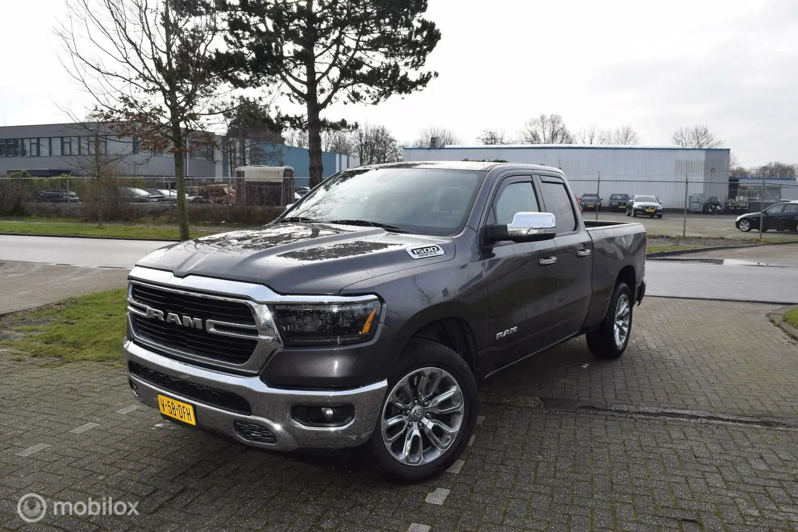 Dodge RAM 1500 4X4 5.7 V8 4x4 Quad Cab Big Horn Gris - 1
