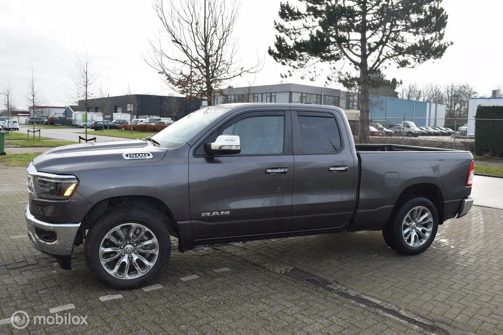 Dodge RAM 1500 4X4 5.7 V8 4x4 Quad Cab Big Horn Gris - 2