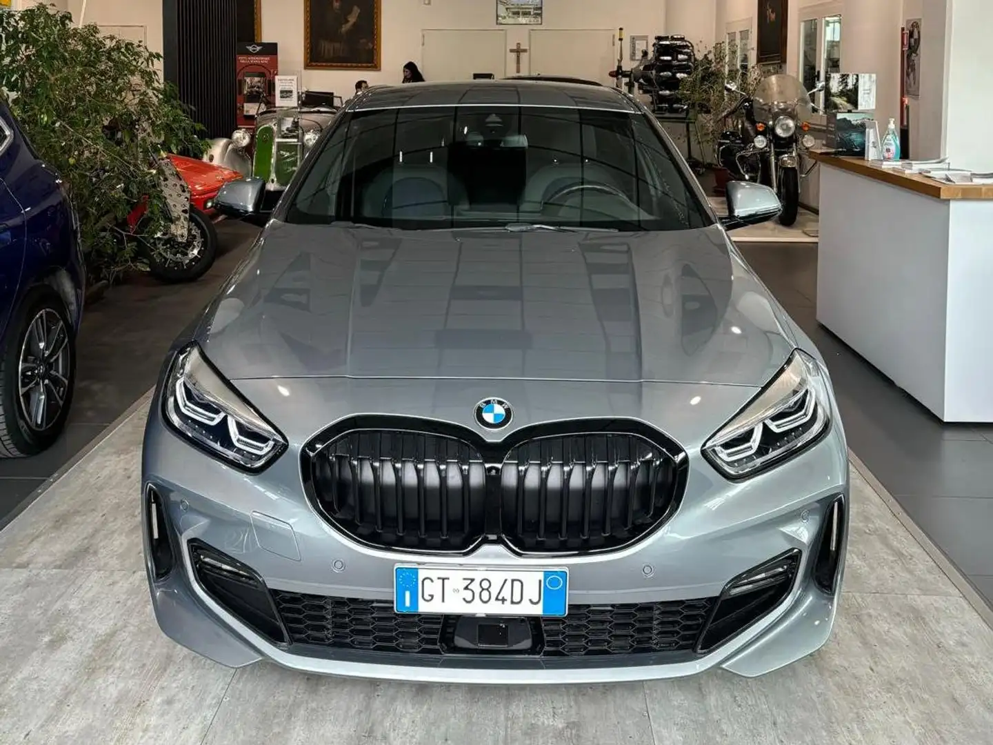 BMW 118 118d Msport auto Grijs - 2