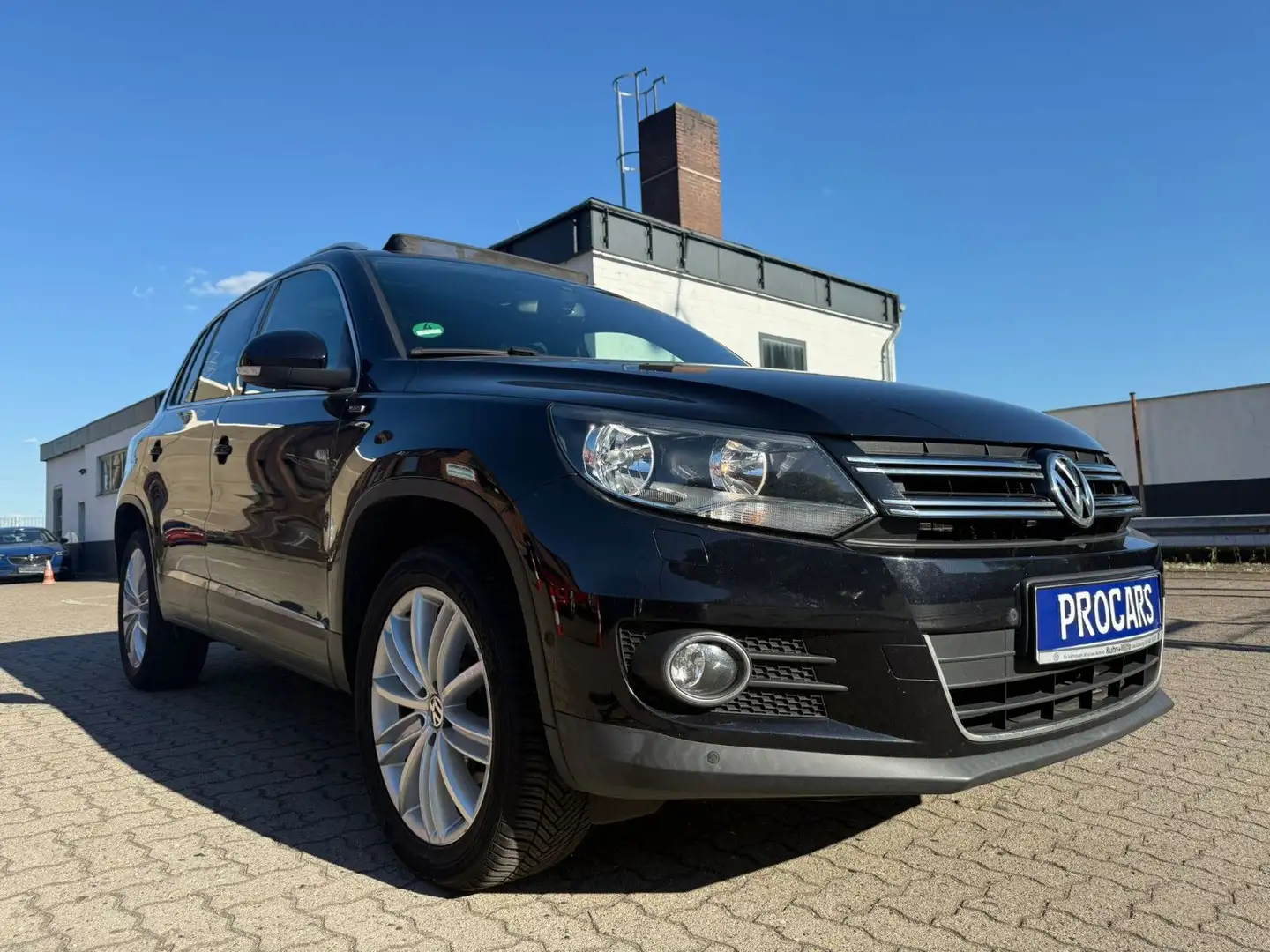 Volkswagen Tiguan 1.4 TSI Life BMT*PANO*PARKASSIST*AHK Schwarz - 1