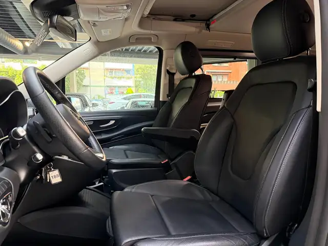 Mercedes-Benz V-Class view 13
