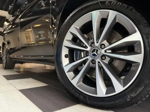 Mercedes-Benz V-Class view 5
