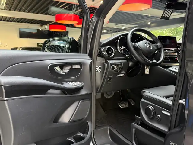 Mercedes-Benz V-Class view 12