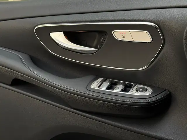 Mercedes-Benz V-Class view 14