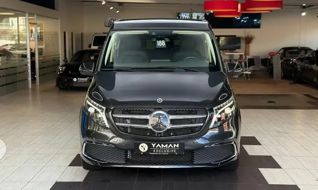 Mercedes-Benz V-Class view 3