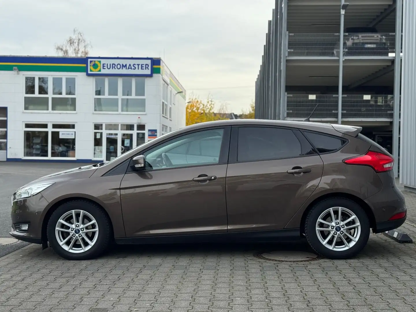 Ford Focus Lim. Business Alu Einparkhilfe Sitzheizung Braun - 1