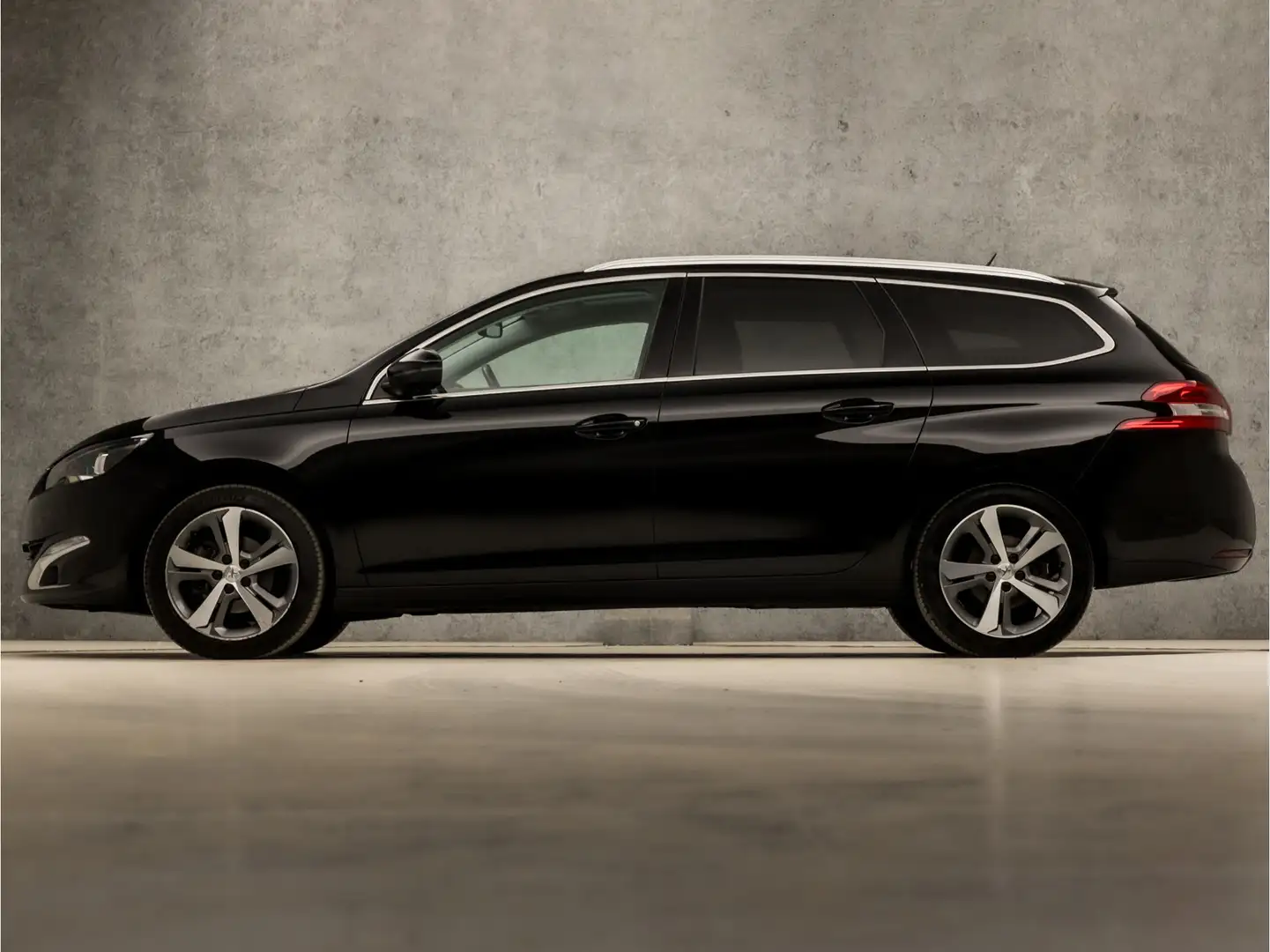 Peugeot 308 SW 1.2 PureTech GT-line Automaat (PANORAMADAK, NAV crna - 2