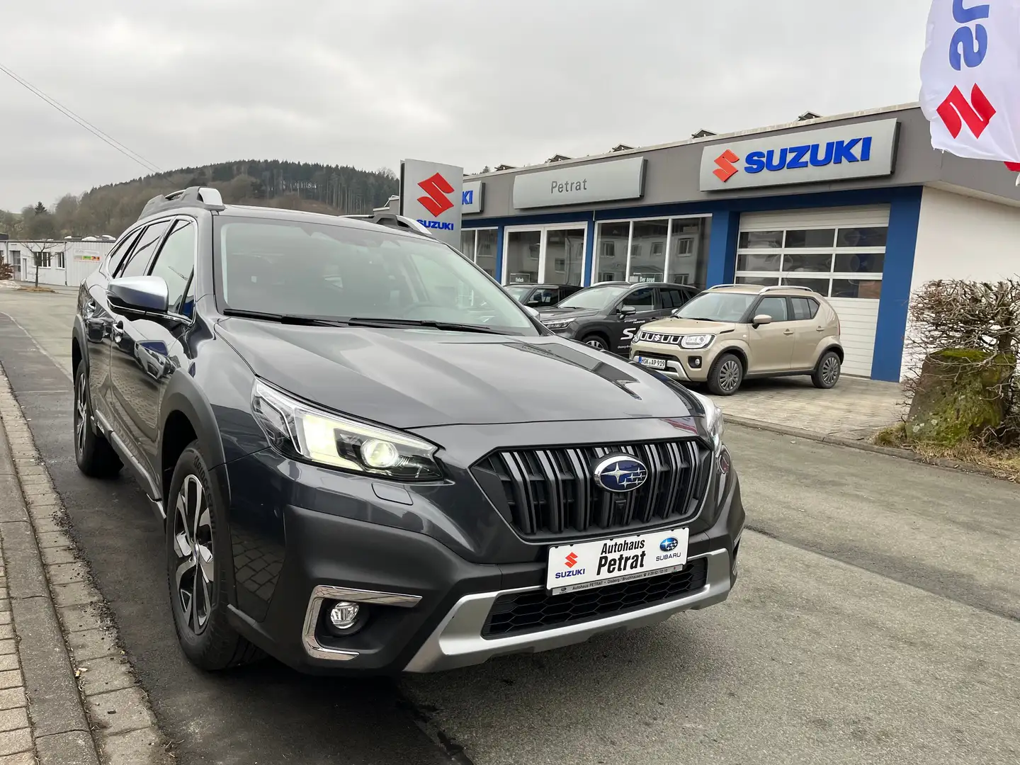 Subaru OUTBACK Platinum Šedá - 2