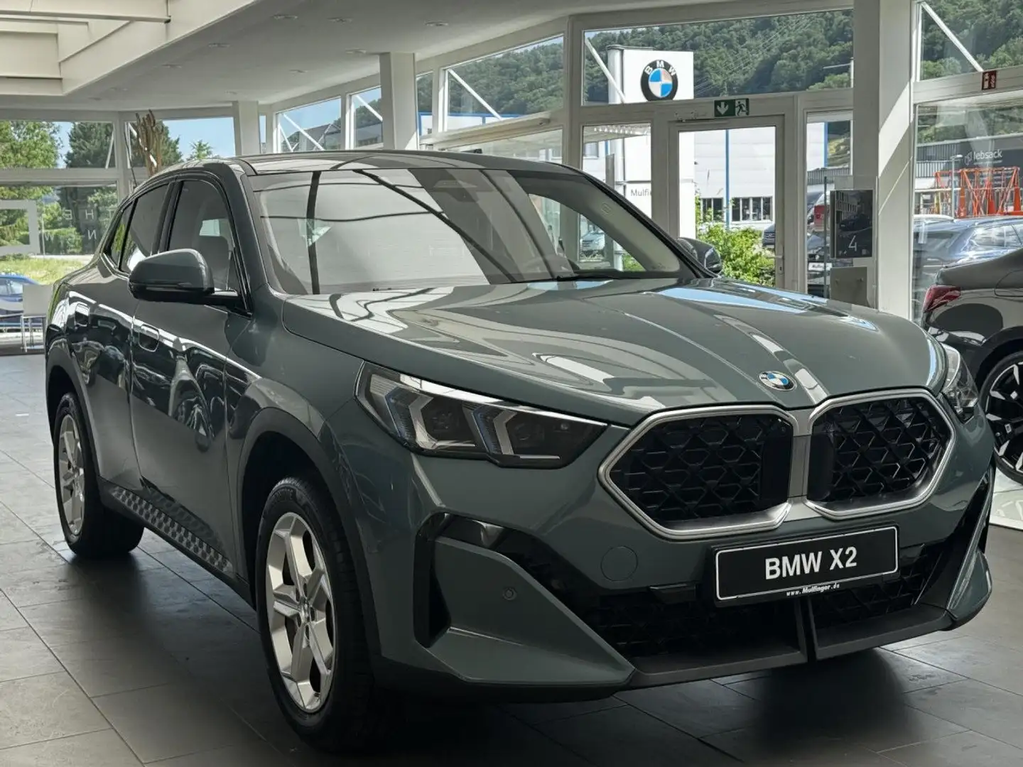 BMW X2 s20i HUD SurView AktivSitze KomfZ.Ha/Ka.DAB LED Grün - 2