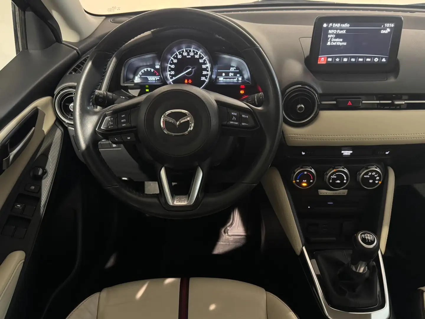 Mazda 2 1.5 Skyactiv-G TS /Airco/Cruise/PDC/Leer/NAVI/DAB+ Grijs - 2