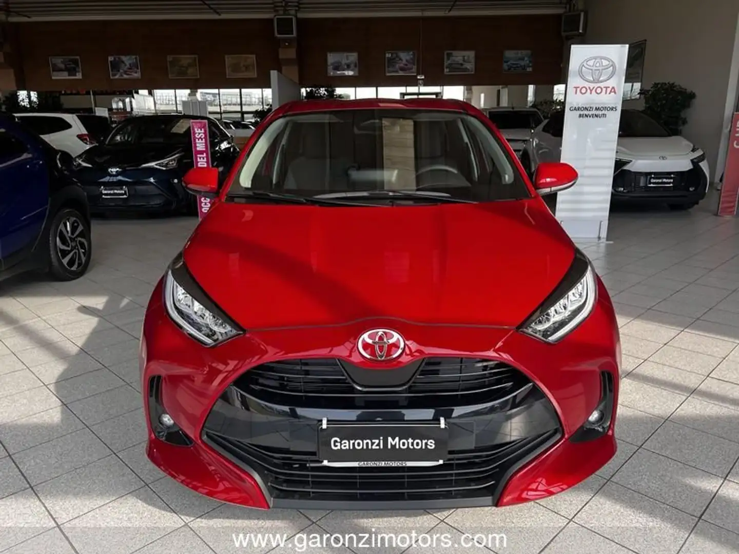 Toyota Yaris 1.5 Hybrid 5 porte Trend Rosso - 2